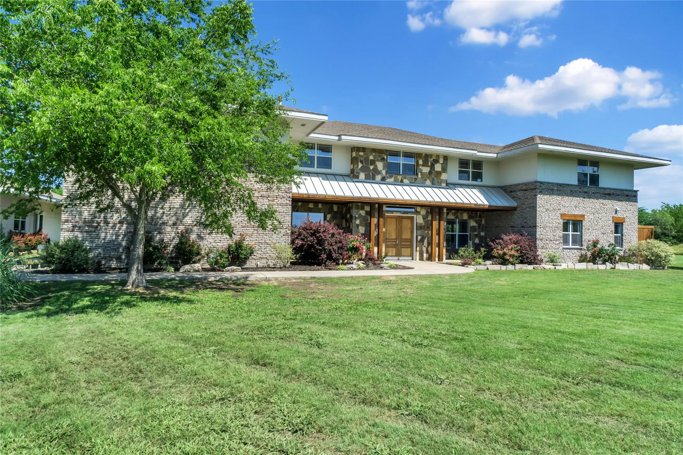 Single Family Residence For Sale in Rockwall County , 134 Longhorn Trail, Royse City, Texas 75189, 6 Bedroom, 5 Bathroom, 2 Garage spaces, 4,963 Sqft, built in 2006, mls#21295156, Real Estate Agent in Royse City, Homes For Sale in Rockwall county, Homes For Sale in Royse City, Realtor in Royse City Texas, Real Estate Brokerage Independent Realty Texas, Luminita Cordes Realtor
