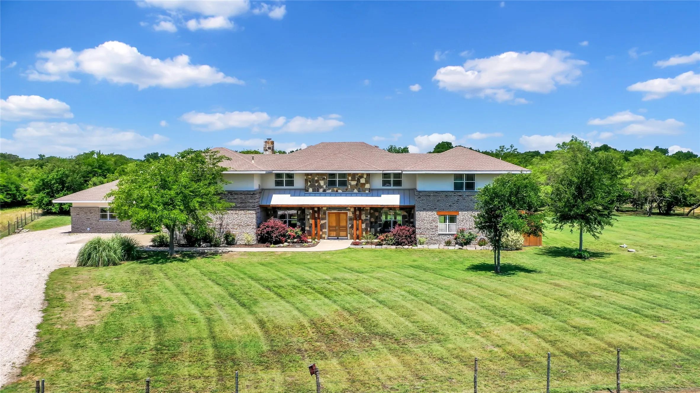 Single Family Residence For Sale in Rockwall County , 134 Longhorn Trail, Royse City, Texas 75189, 6 Bedroom, 5 Bathroom, 2 Garage spaces, 4,963 Sqft, built in 2006, mls#21295156, Real Estate Agent in Royse City, Homes For Sale in Rockwall county, Homes For Sale in Royse City, Realtor in Royse City Texas, Real Estate Brokerage Independent Realty Texas, Luminita Cordes Realtor