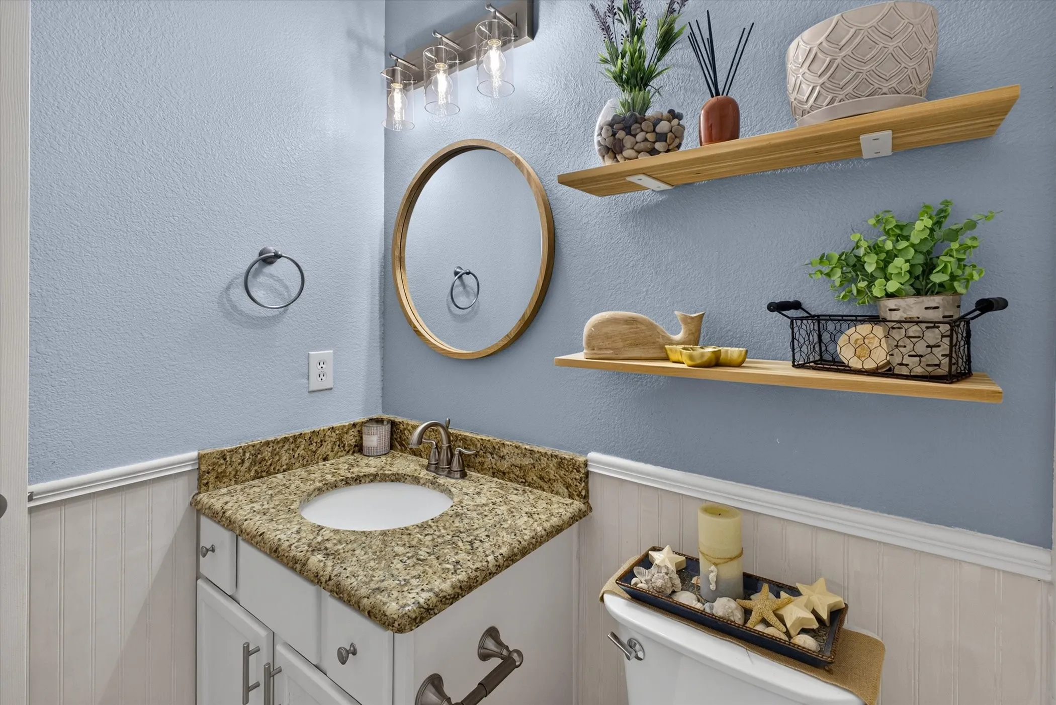 Secondary bath with granite countertops