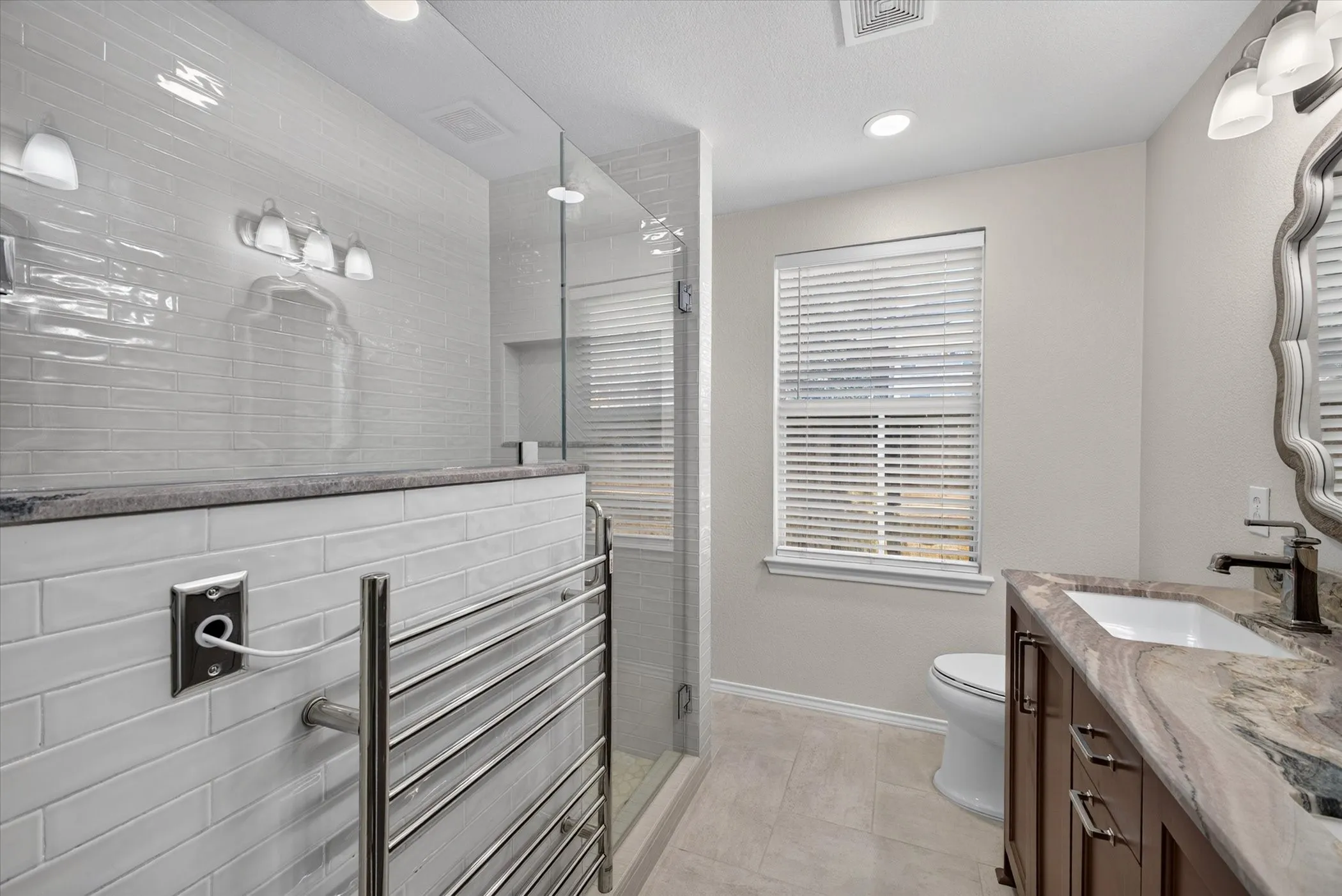 Towel warmer and quartzite countertops