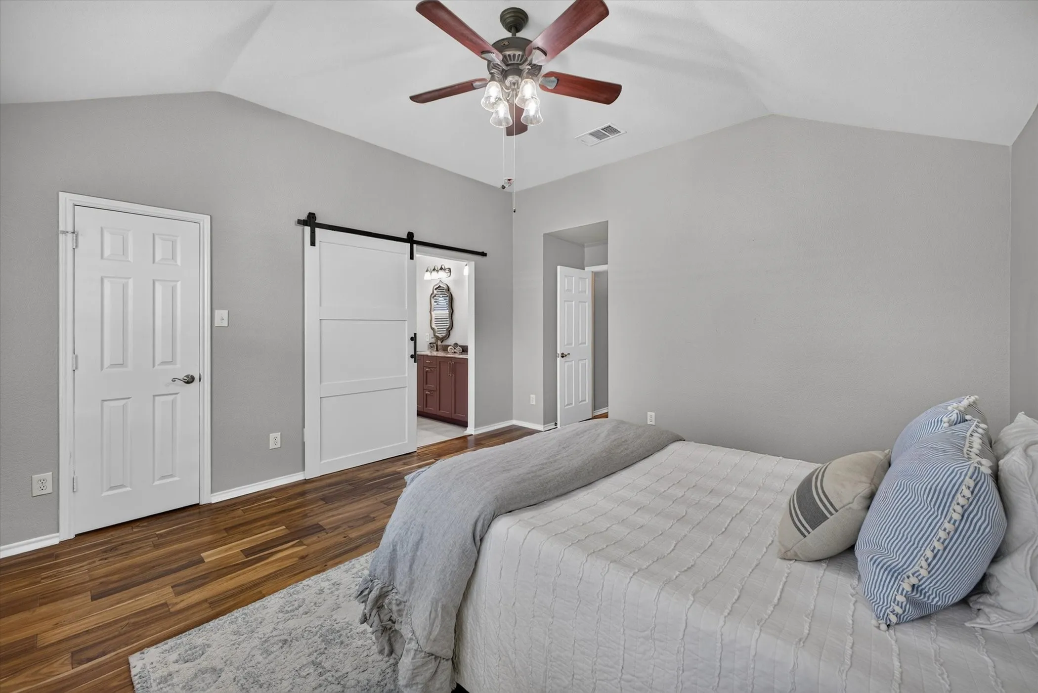 Barn door to en-suite bath. Walk in closet