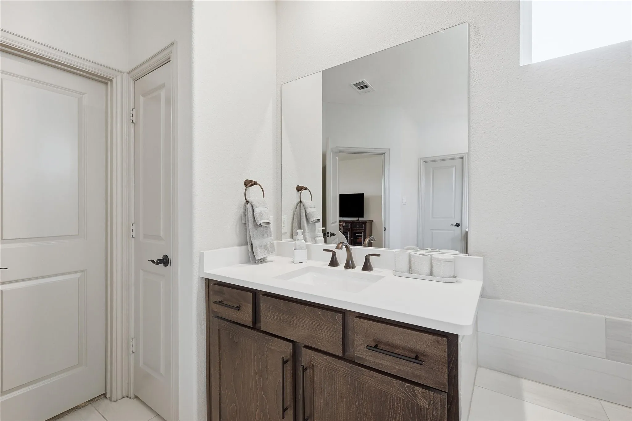 Single Family Residence For Sale in Denton County , 105 Big Sky Circle, Northlake, Texas 76226, 5 Bedroom, 4 Bathroom, 2 Garage spaces, 3,045 Sqft, built in 2019, mls#21302875, Real Estate Agent in Northlake, Homes For Sale in Denton county, Homes For Sale in Northlake, Realtor in Northlake Texas, Real Estate Brokerage Independent Realty Texas, Luminita Cordes Realtor