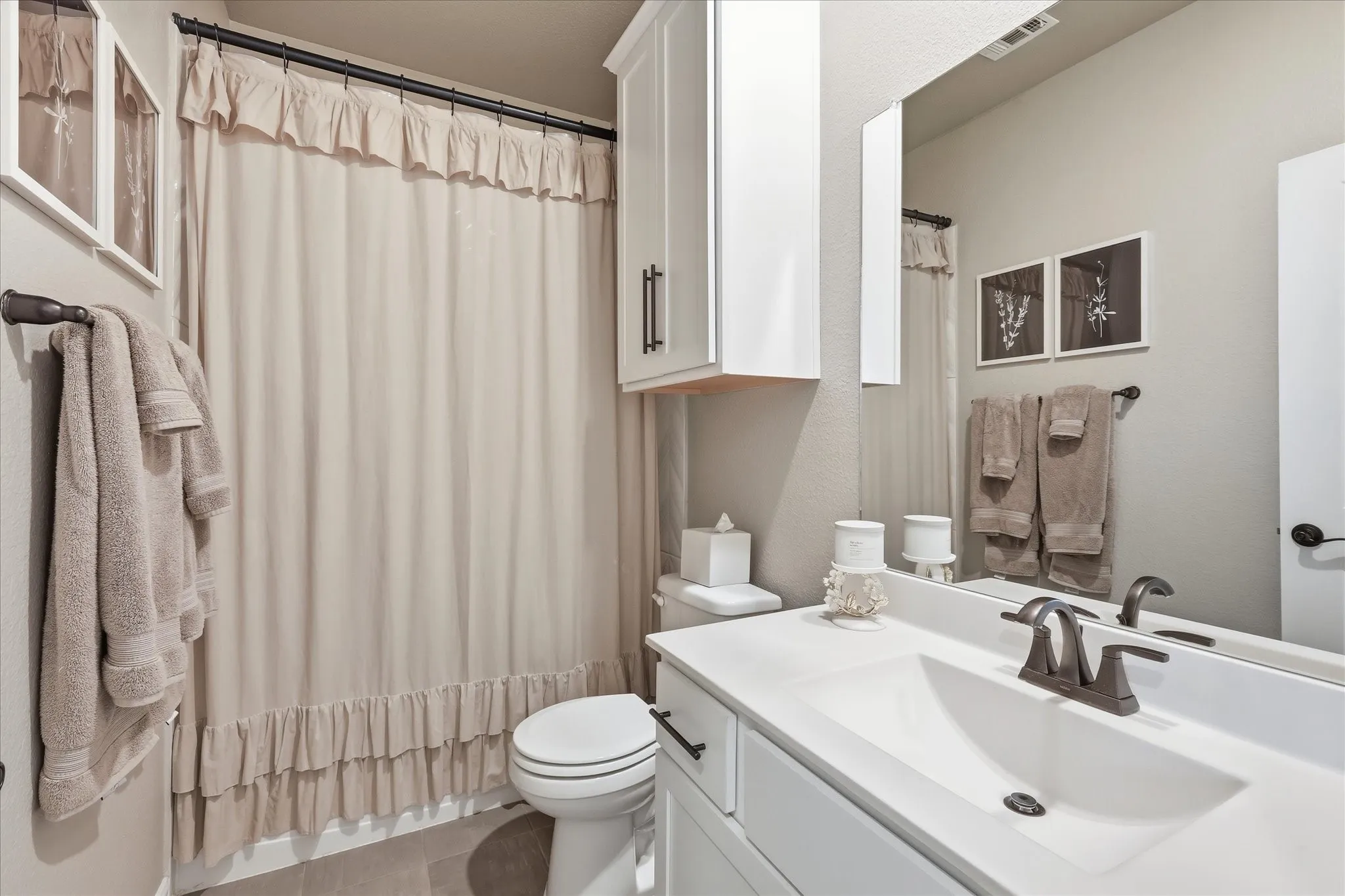 Hall bathroom upstairs