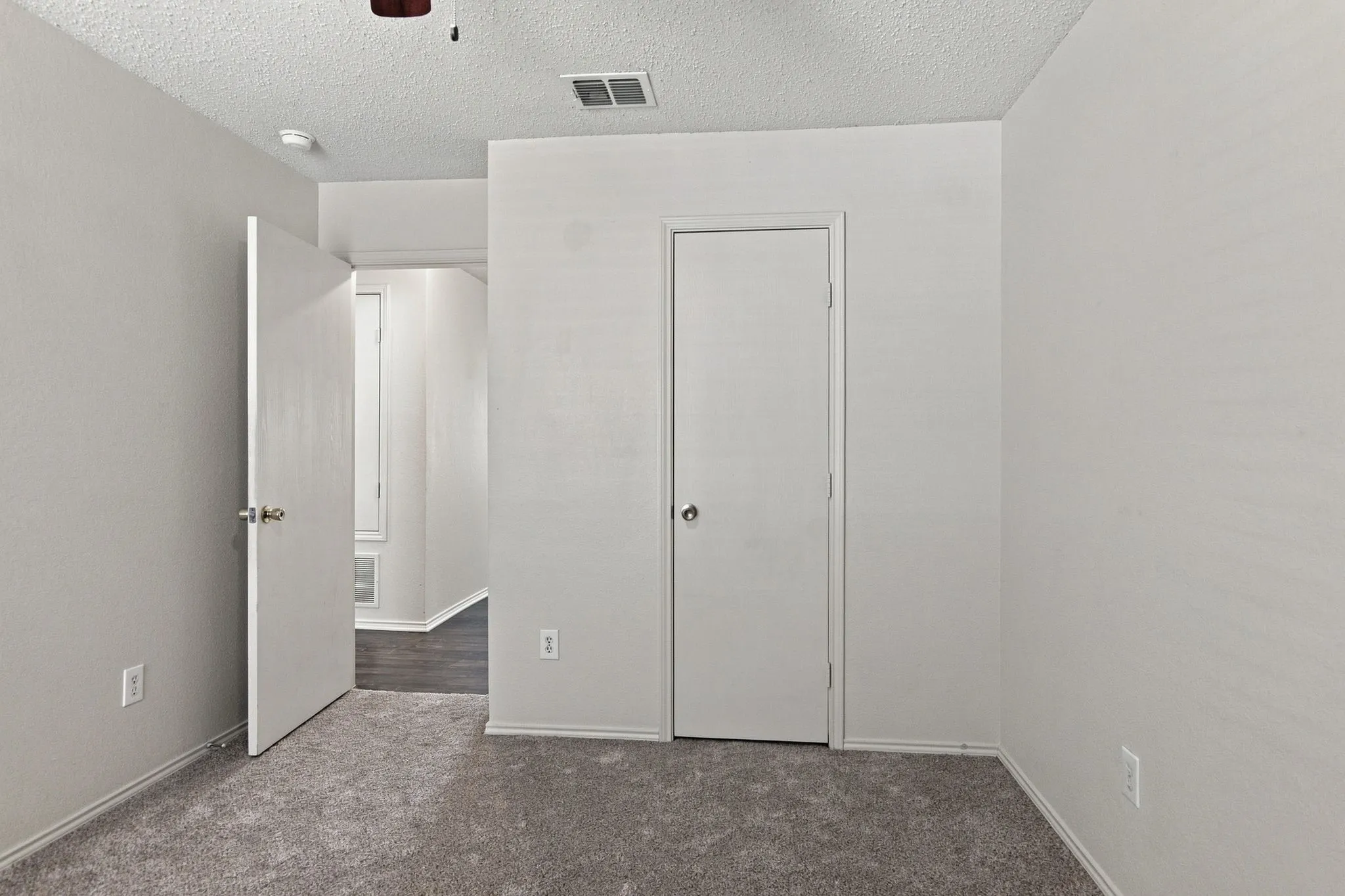 Single Family Residence For Rent in Tarrant County , 4880 Parkview Hills Lane, Fort Worth, Texas 76179, 4 Bedroom, 2 Bathroom, 2 Garage spaces, 1,985 Sqft, built in 2004, mls#21306207, Real Estate Agent in Fort Worth, Homes For Rent in Tarrant county, Homes For Rent in Fort Worth, Realtor in Fort Worth Texas, Real Estate Brokerage Independent Realty Texas, Luminita Cordes Realtor