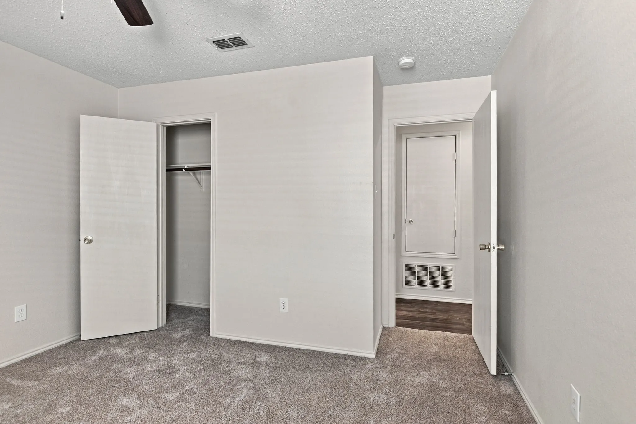 Single Family Residence For Rent in Tarrant County , 4880 Parkview Hills Lane, Fort Worth, Texas 76179, 4 Bedroom, 2 Bathroom, 2 Garage spaces, 1,985 Sqft, built in 2004, mls#21306207, Real Estate Agent in Fort Worth, Homes For Rent in Tarrant county, Homes For Rent in Fort Worth, Realtor in Fort Worth Texas, Real Estate Brokerage Independent Realty Texas, Luminita Cordes Realtor