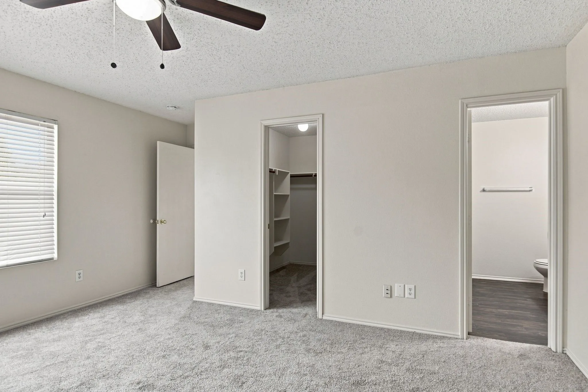 Single Family Residence For Rent in Tarrant County , 4880 Parkview Hills Lane, Fort Worth, Texas 76179, 4 Bedroom, 2 Bathroom, 2 Garage spaces, 1,985 Sqft, built in 2004, mls#21306207, Real Estate Agent in Fort Worth, Homes For Rent in Tarrant county, Homes For Rent in Fort Worth, Realtor in Fort Worth Texas, Real Estate Brokerage Independent Realty Texas, Luminita Cordes Realtor