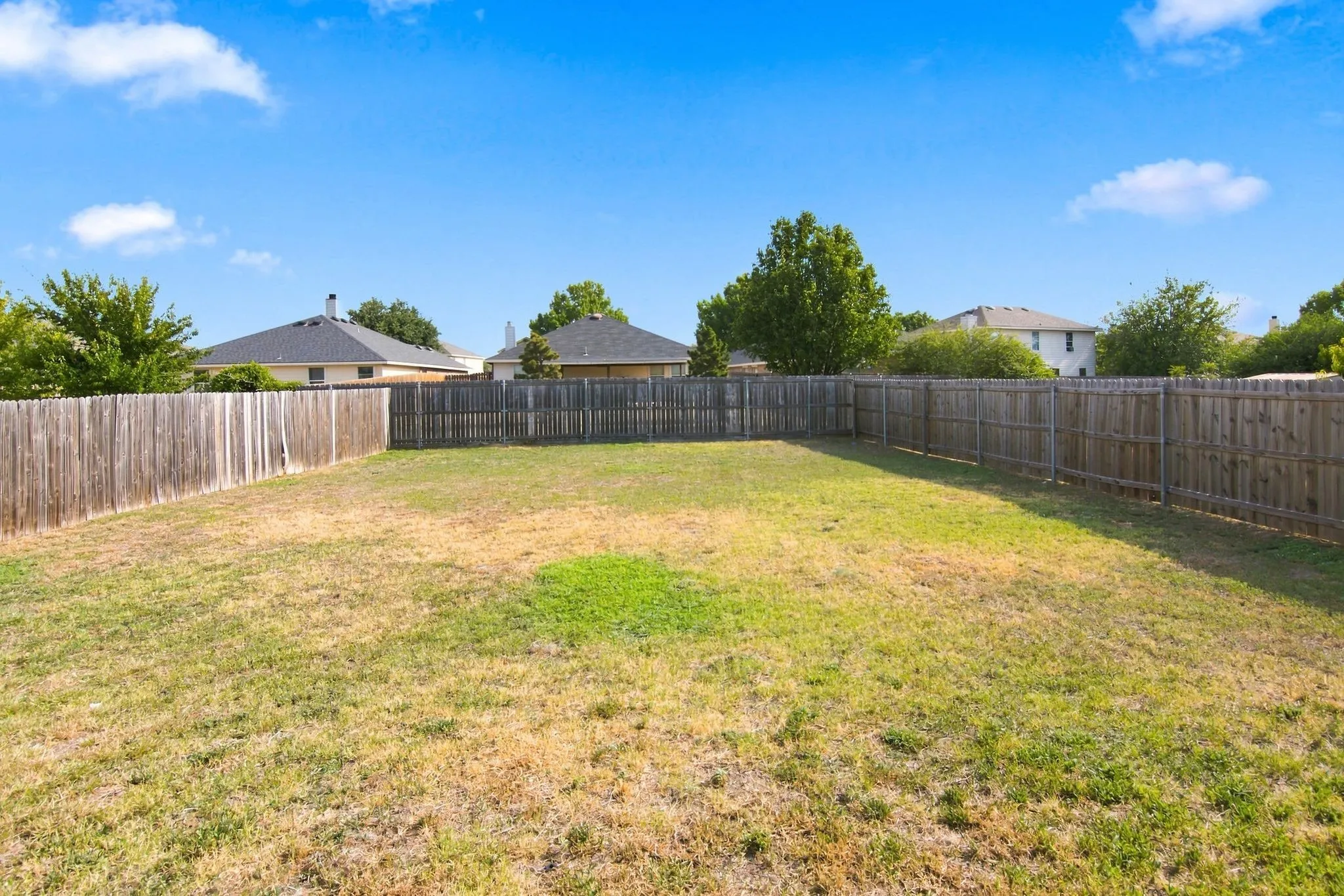 Single Family Residence For Rent in Tarrant County , 4880 Parkview Hills Lane, Fort Worth, Texas 76179, 4 Bedroom, 2 Bathroom, 2 Garage spaces, 1,985 Sqft, built in 2004, mls#21306207, Real Estate Agent in Fort Worth, Homes For Rent in Tarrant county, Homes For Rent in Fort Worth, Realtor in Fort Worth Texas, Real Estate Brokerage Independent Realty Texas, Luminita Cordes Realtor