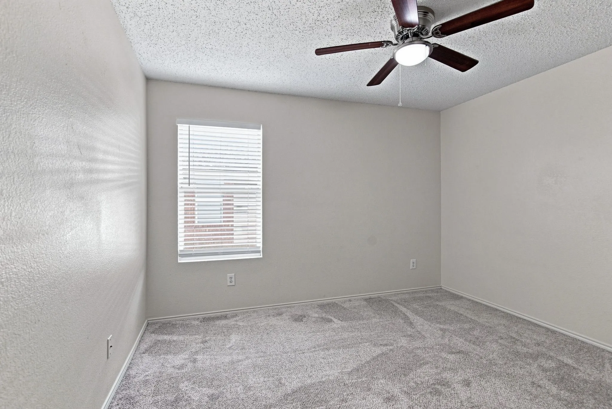 Single Family Residence For Rent in Tarrant County , 4880 Parkview Hills Lane, Fort Worth, Texas 76179, 4 Bedroom, 2 Bathroom, 2 Garage spaces, 1,985 Sqft, built in 2004, mls#21306207, Real Estate Agent in Fort Worth, Homes For Rent in Tarrant county, Homes For Rent in Fort Worth, Realtor in Fort Worth Texas, Real Estate Brokerage Independent Realty Texas, Luminita Cordes Realtor