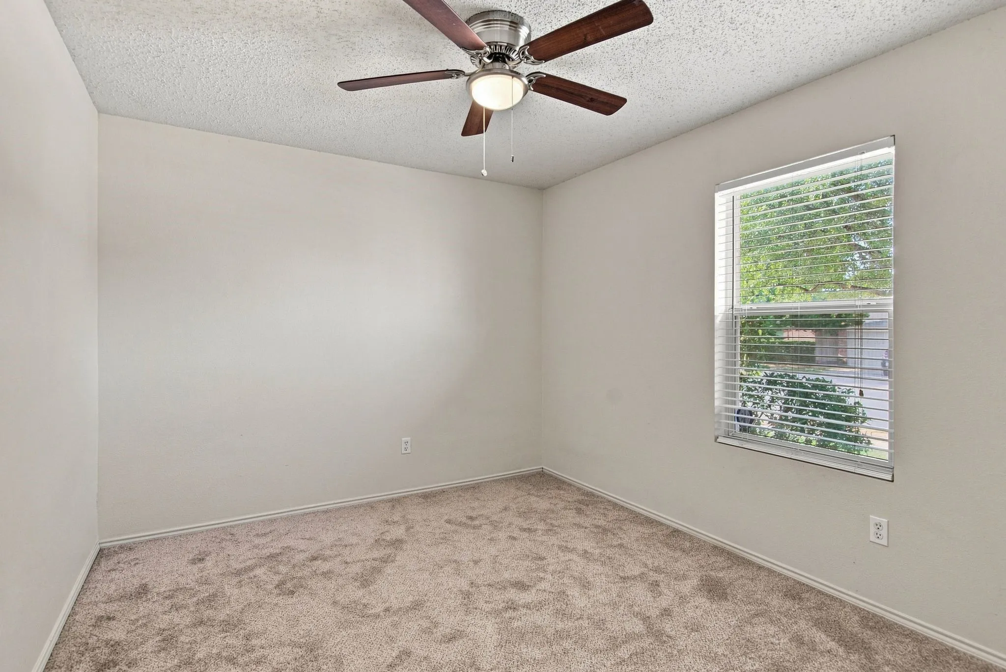 Single Family Residence For Rent in Tarrant County , 4880 Parkview Hills Lane, Fort Worth, Texas 76179, 4 Bedroom, 2 Bathroom, 2 Garage spaces, 1,985 Sqft, built in 2004, mls#21306207, Real Estate Agent in Fort Worth, Homes For Rent in Tarrant county, Homes For Rent in Fort Worth, Realtor in Fort Worth Texas, Real Estate Brokerage Independent Realty Texas, Luminita Cordes Realtor