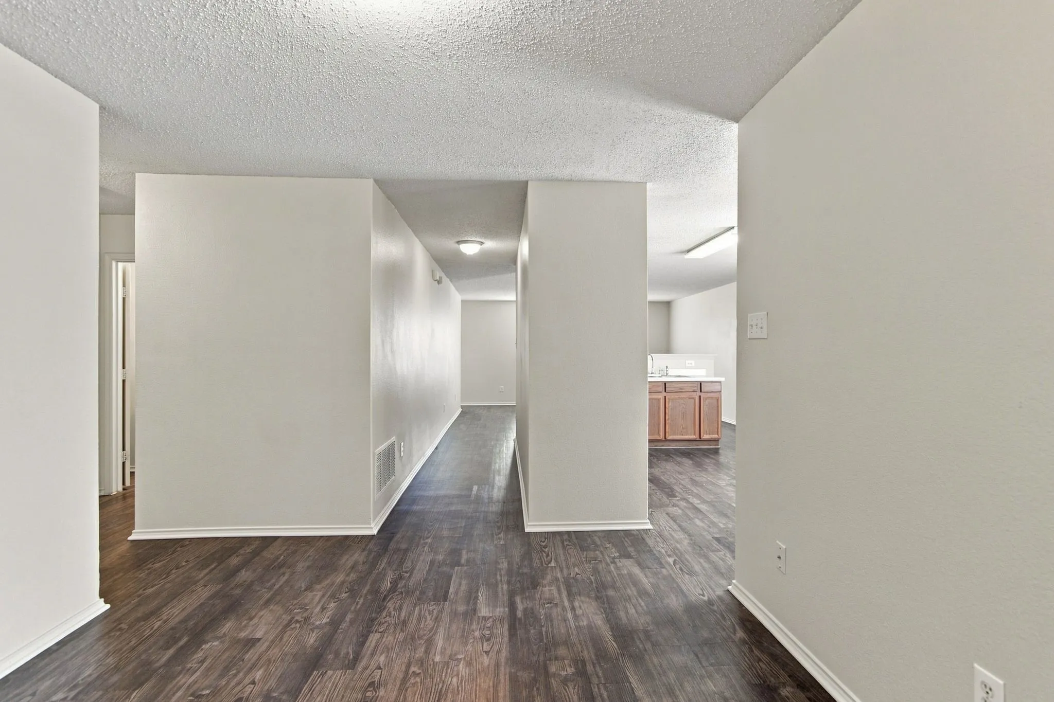 Single Family Residence For Rent in Tarrant County , 4880 Parkview Hills Lane, Fort Worth, Texas 76179, 4 Bedroom, 2 Bathroom, 2 Garage spaces, 1,985 Sqft, built in 2004, mls#21306207, Real Estate Agent in Fort Worth, Homes For Rent in Tarrant county, Homes For Rent in Fort Worth, Realtor in Fort Worth Texas, Real Estate Brokerage Independent Realty Texas, Luminita Cordes Realtor