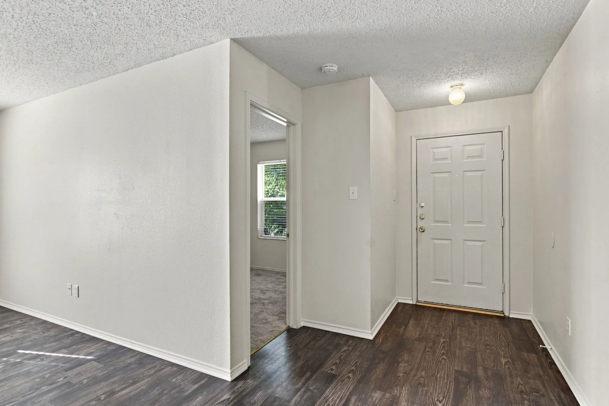 Single Family Residence For Rent in Tarrant County , 4880 Parkview Hills Lane, Fort Worth, Texas 76179, 4 Bedroom, 2 Bathroom, 2 Garage spaces, 1,985 Sqft, built in 2004, mls#21306207, Real Estate Agent in Fort Worth, Homes For Rent in Tarrant county, Homes For Rent in Fort Worth, Realtor in Fort Worth Texas, Real Estate Brokerage Independent Realty Texas, Luminita Cordes Realtor