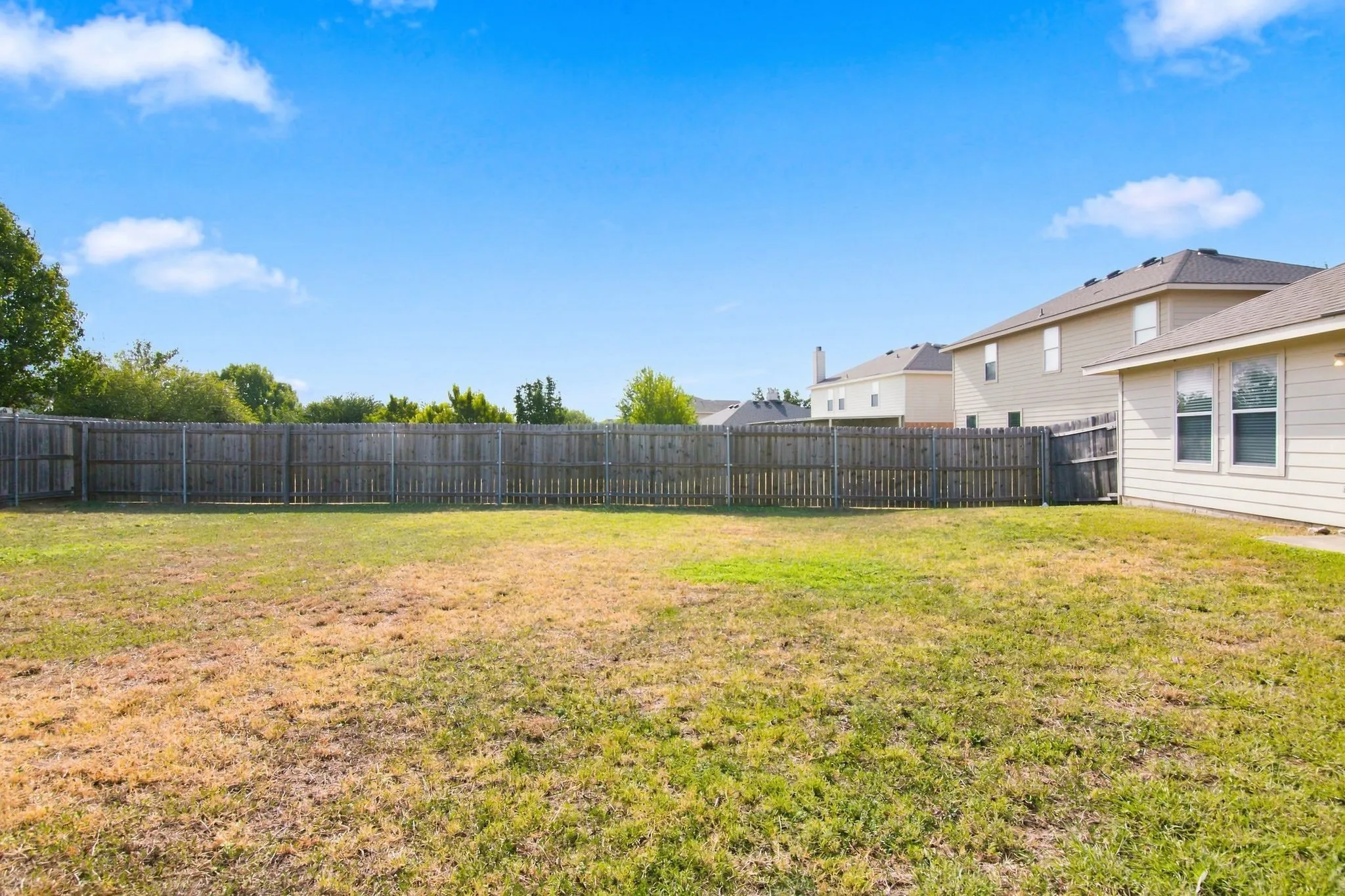 Single Family Residence For Rent in Tarrant County , 4880 Parkview Hills Lane, Fort Worth, Texas 76179, 4 Bedroom, 2 Bathroom, 2 Garage spaces, 1,985 Sqft, built in 2004, mls#21306207, Real Estate Agent in Fort Worth, Homes For Rent in Tarrant county, Homes For Rent in Fort Worth, Realtor in Fort Worth Texas, Real Estate Brokerage Independent Realty Texas, Luminita Cordes Realtor