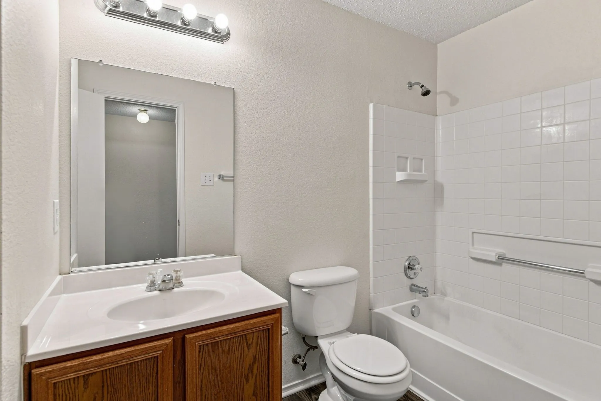 Single Family Residence For Rent in Tarrant County , 4880 Parkview Hills Lane, Fort Worth, Texas 76179, 4 Bedroom, 2 Bathroom, 2 Garage spaces, 1,985 Sqft, built in 2004, mls#21306207, Real Estate Agent in Fort Worth, Homes For Rent in Tarrant county, Homes For Rent in Fort Worth, Realtor in Fort Worth Texas, Real Estate Brokerage Independent Realty Texas, Luminita Cordes Realtor