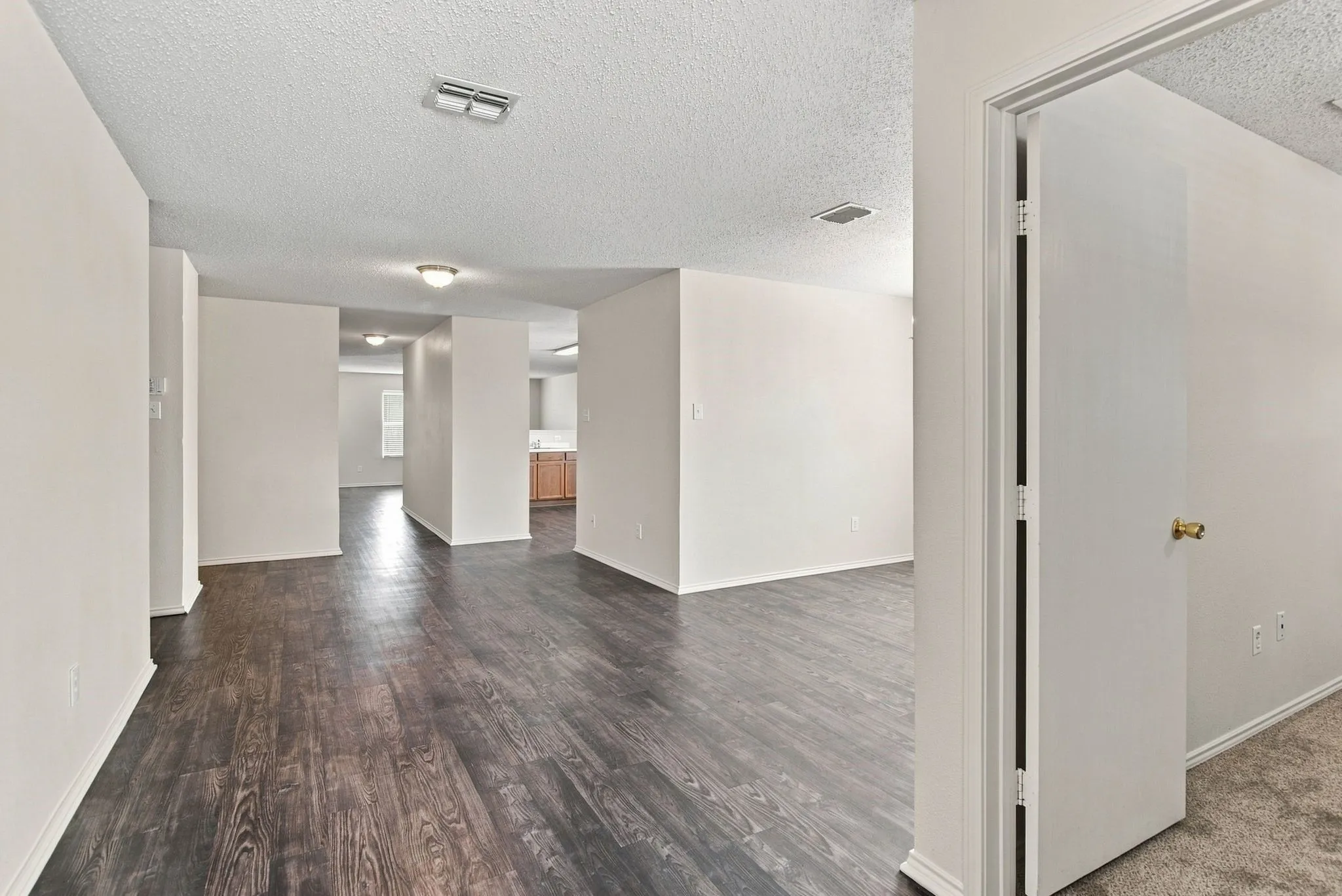 Single Family Residence For Rent in Tarrant County , 4880 Parkview Hills Lane, Fort Worth, Texas 76179, 4 Bedroom, 2 Bathroom, 2 Garage spaces, 1,985 Sqft, built in 2004, mls#21306207, Real Estate Agent in Fort Worth, Homes For Rent in Tarrant county, Homes For Rent in Fort Worth, Realtor in Fort Worth Texas, Real Estate Brokerage Independent Realty Texas, Luminita Cordes Realtor