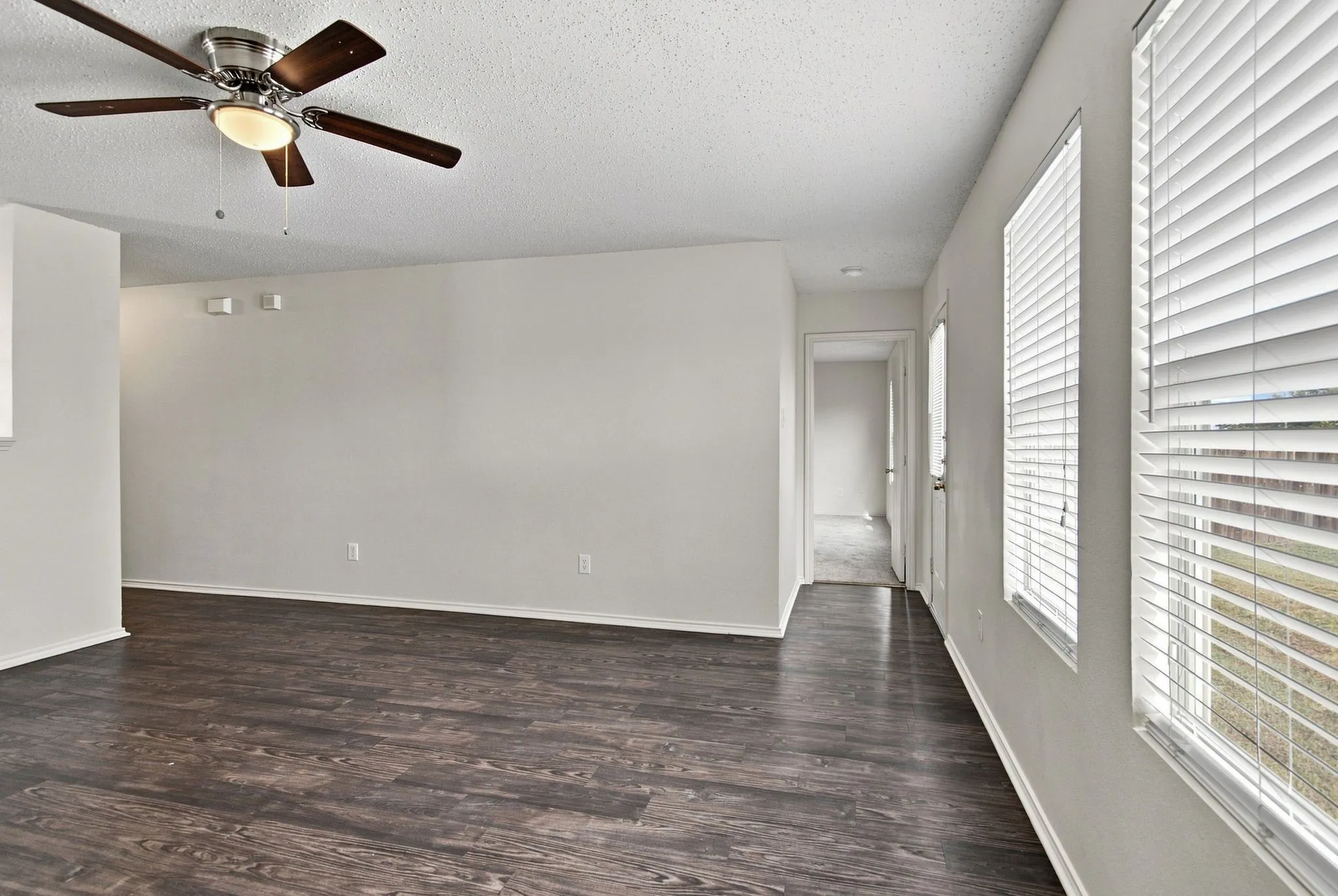 Single Family Residence For Rent in Tarrant County , 4880 Parkview Hills Lane, Fort Worth, Texas 76179, 4 Bedroom, 2 Bathroom, 2 Garage spaces, 1,985 Sqft, built in 2004, mls#21306207, Real Estate Agent in Fort Worth, Homes For Rent in Tarrant county, Homes For Rent in Fort Worth, Realtor in Fort Worth Texas, Real Estate Brokerage Independent Realty Texas, Luminita Cordes Realtor