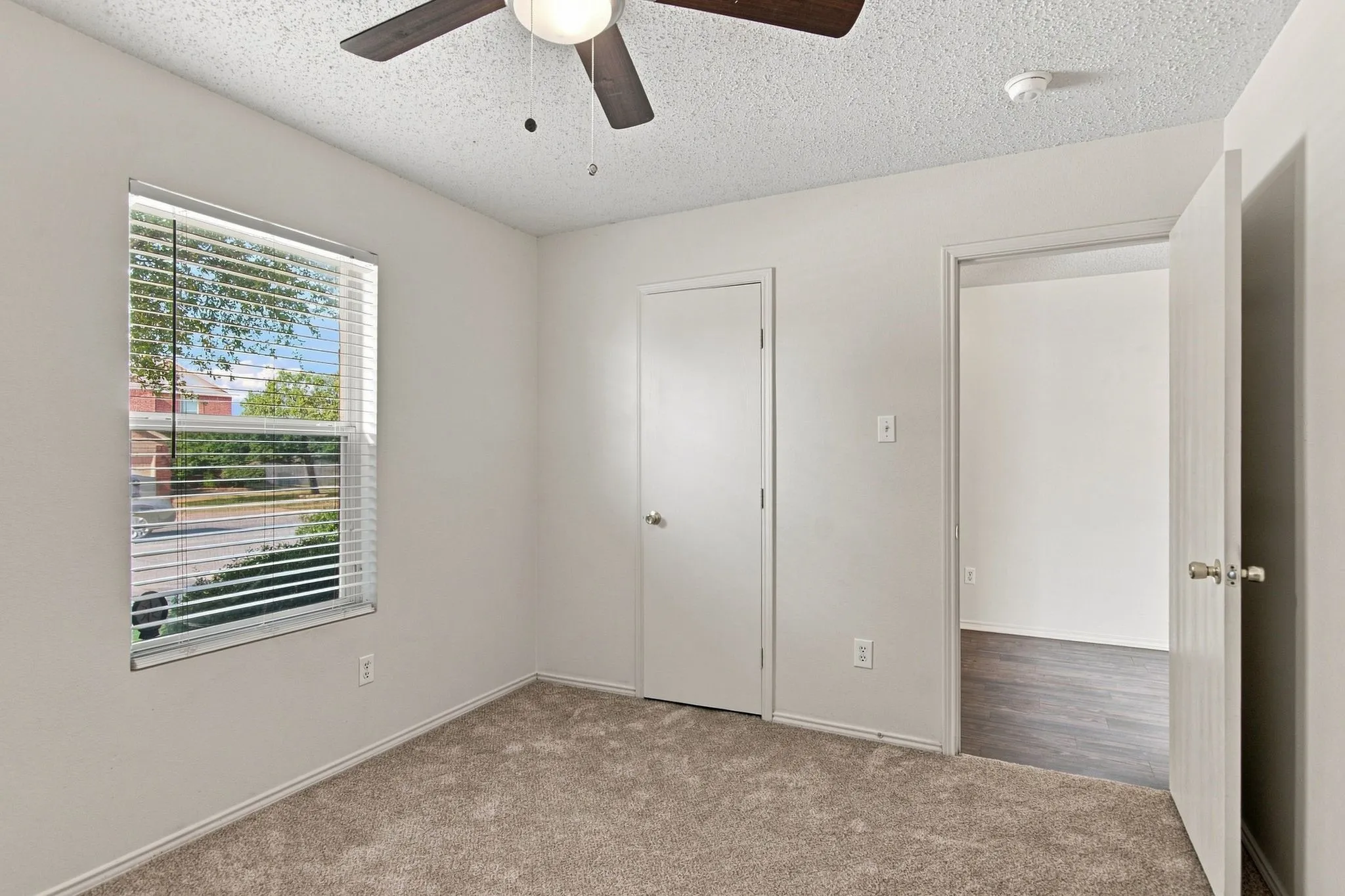 Single Family Residence For Rent in Tarrant County , 4880 Parkview Hills Lane, Fort Worth, Texas 76179, 4 Bedroom, 2 Bathroom, 2 Garage spaces, 1,985 Sqft, built in 2004, mls#21306207, Real Estate Agent in Fort Worth, Homes For Rent in Tarrant county, Homes For Rent in Fort Worth, Realtor in Fort Worth Texas, Real Estate Brokerage Independent Realty Texas, Luminita Cordes Realtor