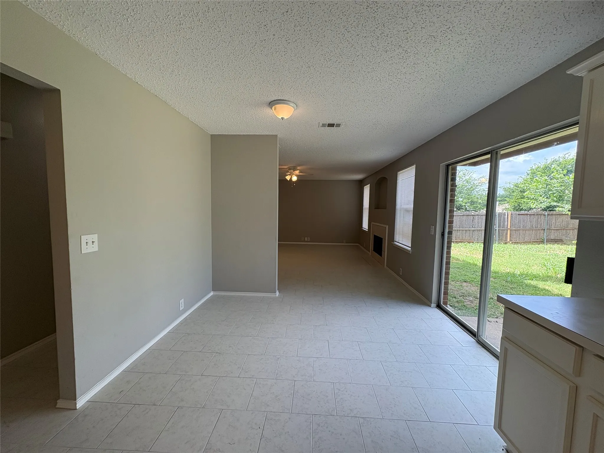 Single Family Residence For Sale in Dallas County , 1817 Berkeley Drive, Glenn Heights, Texas 75154, 4 Bedrooms, 3 Bathrooms, 2 Garage spaces, 2,180 Sqft, built in 2001, Price $320,000, mls#21306216, Real Estate Agent in Glenn Heights, Homes For Sale in Dallas county, Homes For Sale in Glenn Heights, Realtor in Glenn Heights Texas, Real Estate Brokerage Independent Realty Texas, Luminita Cordes Realtor