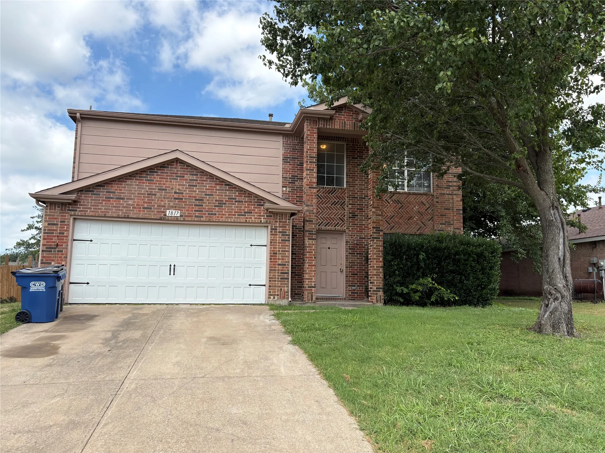 Single Family Residence For Sale in Dallas County , 1817 Berkeley Drive, Glenn Heights, Texas 75154, 4 Bedrooms, 3 Bathrooms, 2 Garage spaces, 2,180 Sqft, built in 2001, Price $320,000, mls#21306216, Real Estate Agent in Glenn Heights, Homes For Sale in Dallas county, Homes For Sale in Glenn Heights, Realtor in Glenn Heights Texas, Real Estate Brokerage Independent Realty Texas, Luminita Cordes Realtor
