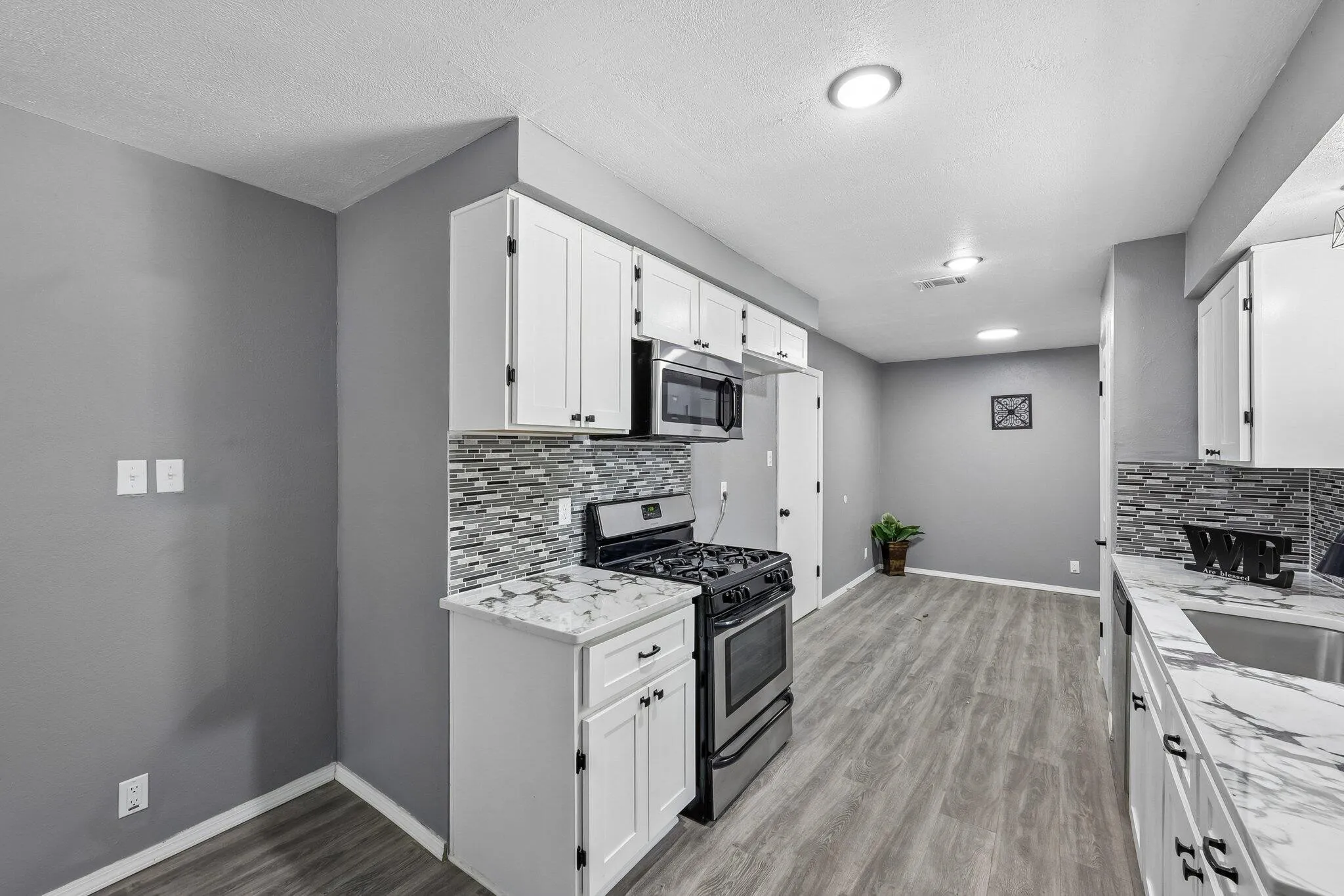 Single Family Residence For Sale in Johnson County , 232 NW Jayellen Avenue, Burleson, Texas 76028, 3 Bedrooms, 2 Bathrooms, 2 Garage spaces, 1,230 Sqft, built in 1961, Price $269,000, mls#21306184, Real Estate Agent in Burleson, Homes For Sale in Johnson county, Homes For Sale in Burleson, Realtor in Burleson Texas, Real Estate Brokerage Independent Realty Texas, Luminita Cordes Realtor