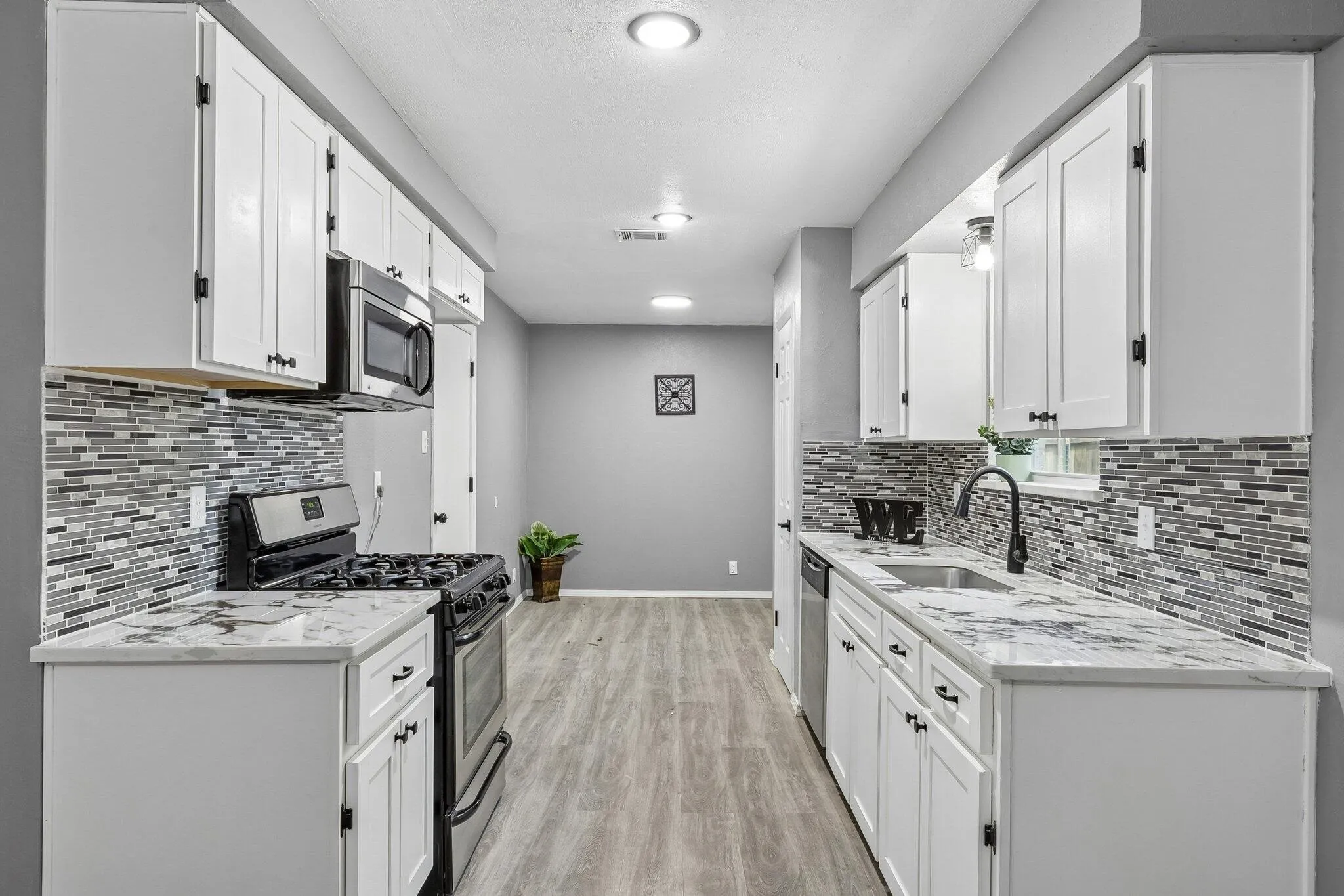 Single Family Residence For Sale in Johnson County , 232 NW Jayellen Avenue, Burleson, Texas 76028, 3 Bedrooms, 2 Bathrooms, 2 Garage spaces, 1,230 Sqft, built in 1961, Price $269,000, mls#21306184, Real Estate Agent in Burleson, Homes For Sale in Johnson county, Homes For Sale in Burleson, Realtor in Burleson Texas, Real Estate Brokerage Independent Realty Texas, Luminita Cordes Realtor