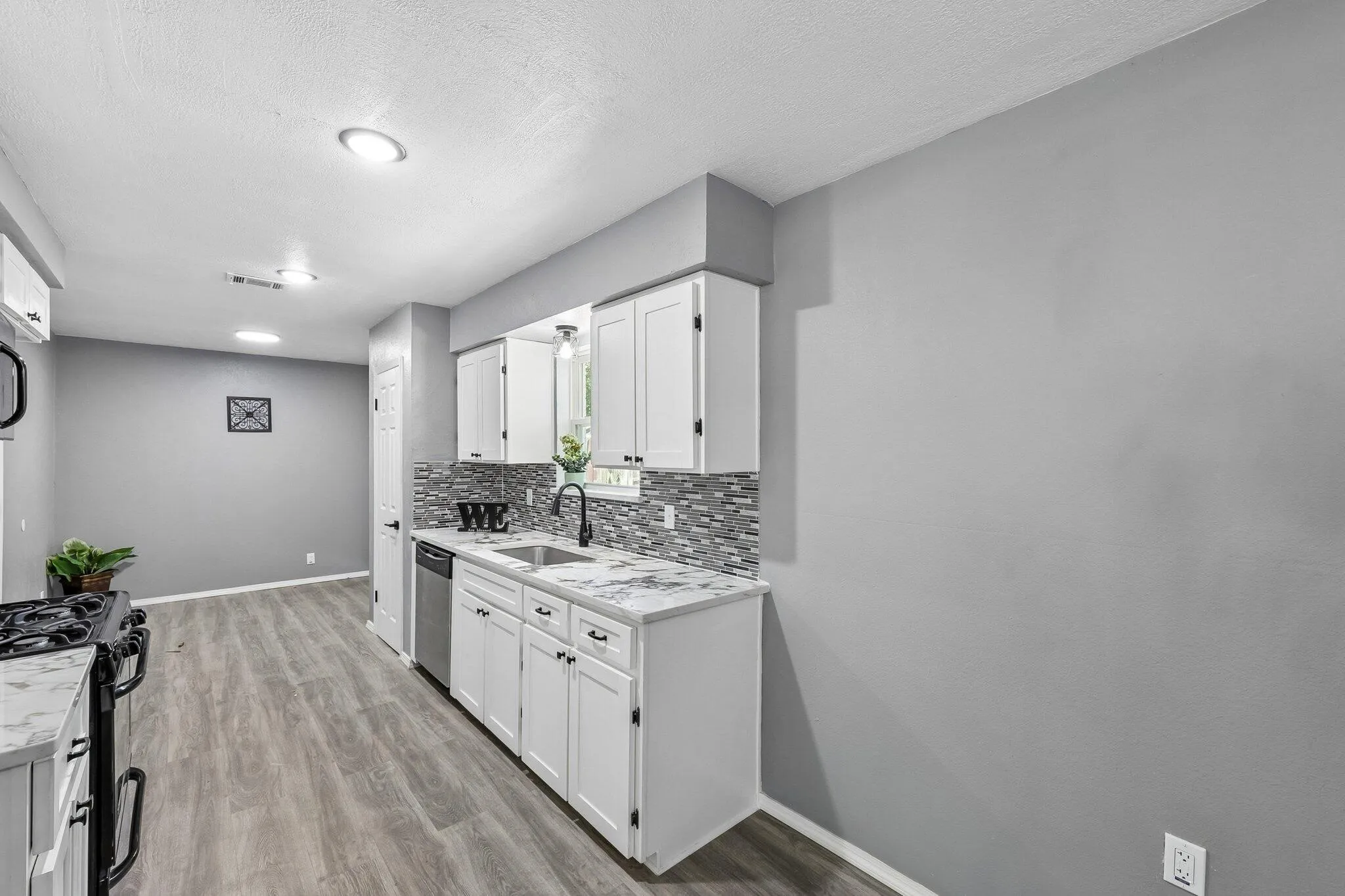 Single Family Residence For Sale in Johnson County , 232 NW Jayellen Avenue, Burleson, Texas 76028, 3 Bedrooms, 2 Bathrooms, 2 Garage spaces, 1,230 Sqft, built in 1961, Price $269,000, mls#21306184, Real Estate Agent in Burleson, Homes For Sale in Johnson county, Homes For Sale in Burleson, Realtor in Burleson Texas, Real Estate Brokerage Independent Realty Texas, Luminita Cordes Realtor