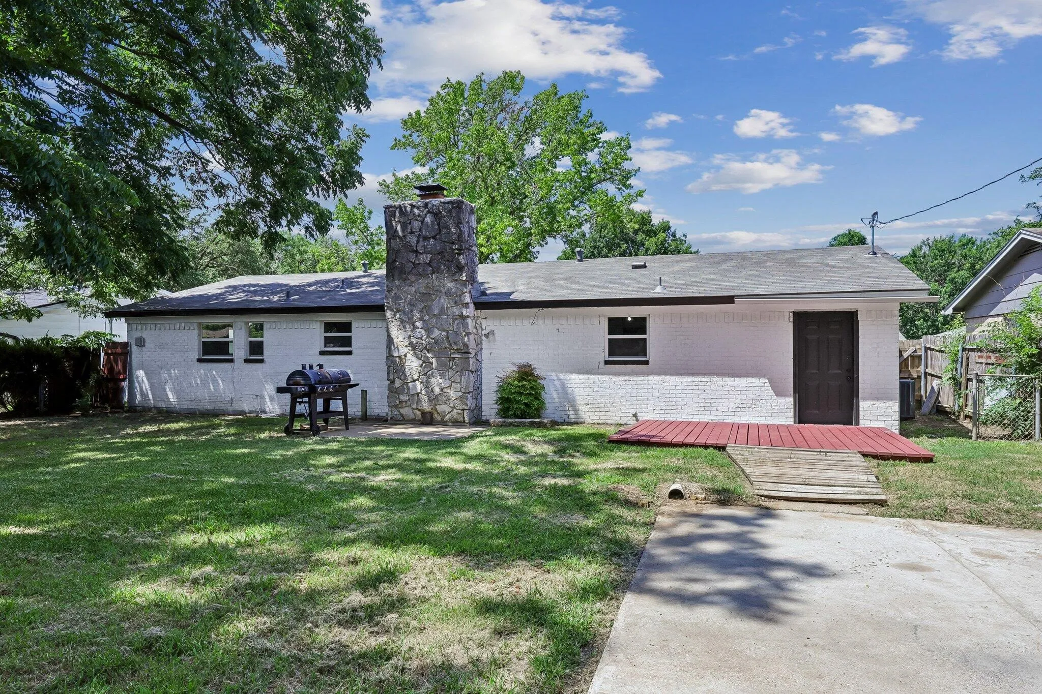 Single Family Residence For Sale in Johnson County , 232 NW Jayellen Avenue, Burleson, Texas 76028, 3 Bedrooms, 2 Bathrooms, 2 Garage spaces, 1,230 Sqft, built in 1961, Price $269,000, mls#21306184, Real Estate Agent in Burleson, Homes For Sale in Johnson county, Homes For Sale in Burleson, Realtor in Burleson Texas, Real Estate Brokerage Independent Realty Texas, Luminita Cordes Realtor