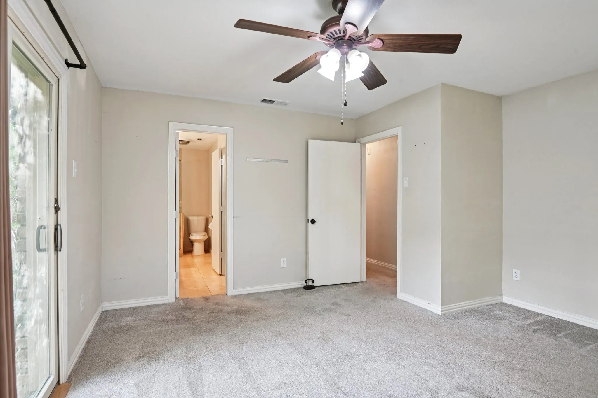 Single Family Residence For Sale in Ellis County , 305 Cockrell Hill Road, Ovilla, Texas 75154, 4 Bedroom, 3 Bathroom, 2 Garage spaces, 1,962 Sqft, built in 1973, mls#21306110, Real Estate Agent in Ovilla, Homes For Sale in Ellis county, Homes For Sale in Ovilla, Realtor in Ovilla Texas, Real Estate Brokerage Independent Realty Texas, Luminita Cordes Realtor