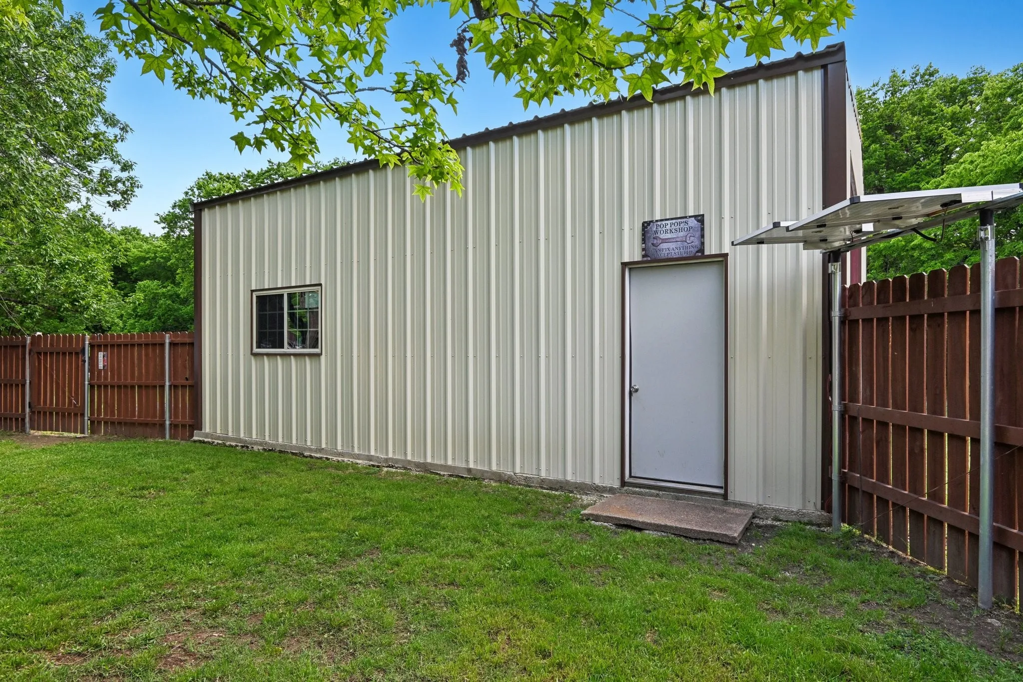 Single Family Residence For Sale in Ellis County , 305 Cockrell Hill Road, Ovilla, Texas 75154, 4 Bedroom, 3 Bathroom, 2 Garage spaces, 1,962 Sqft, built in 1973, mls#21306110, Real Estate Agent in Ovilla, Homes For Sale in Ellis county, Homes For Sale in Ovilla, Realtor in Ovilla Texas, Real Estate Brokerage Independent Realty Texas, Luminita Cordes Realtor