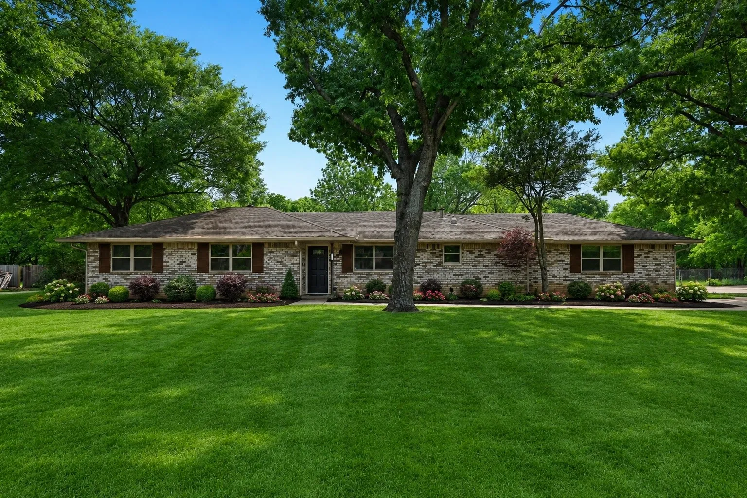 Single Family Residence For Sale in Ellis County , 305 Cockrell Hill Road, Ovilla, Texas 75154, 4 Bedroom, 3 Bathroom, 2 Garage spaces, 1,962 Sqft, built in 1973, mls#21306110, Real Estate Agent in Ovilla, Homes For Sale in Ellis county, Homes For Sale in Ovilla, Realtor in Ovilla Texas, Real Estate Brokerage Independent Realty Texas, Luminita Cordes Realtor