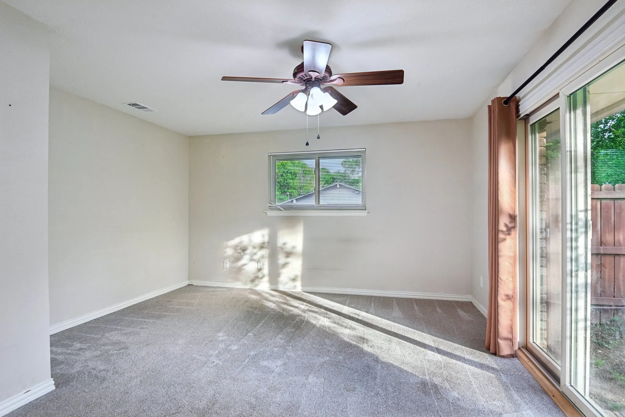 Single Family Residence For Sale in Ellis County , 305 Cockrell Hill Road, Ovilla, Texas 75154, 4 Bedroom, 3 Bathroom, 2 Garage spaces, 1,962 Sqft, built in 1973, mls#21306110, Real Estate Agent in Ovilla, Homes For Sale in Ellis county, Homes For Sale in Ovilla, Realtor in Ovilla Texas, Real Estate Brokerage Independent Realty Texas, Luminita Cordes Realtor