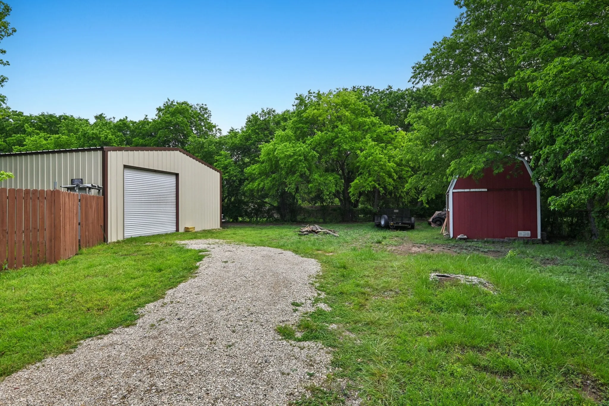 Single Family Residence For Sale in Ellis County , 305 Cockrell Hill Road, Ovilla, Texas 75154, 4 Bedroom, 3 Bathroom, 2 Garage spaces, 1,962 Sqft, built in 1973, mls#21306110, Real Estate Agent in Ovilla, Homes For Sale in Ellis county, Homes For Sale in Ovilla, Realtor in Ovilla Texas, Real Estate Brokerage Independent Realty Texas, Luminita Cordes Realtor