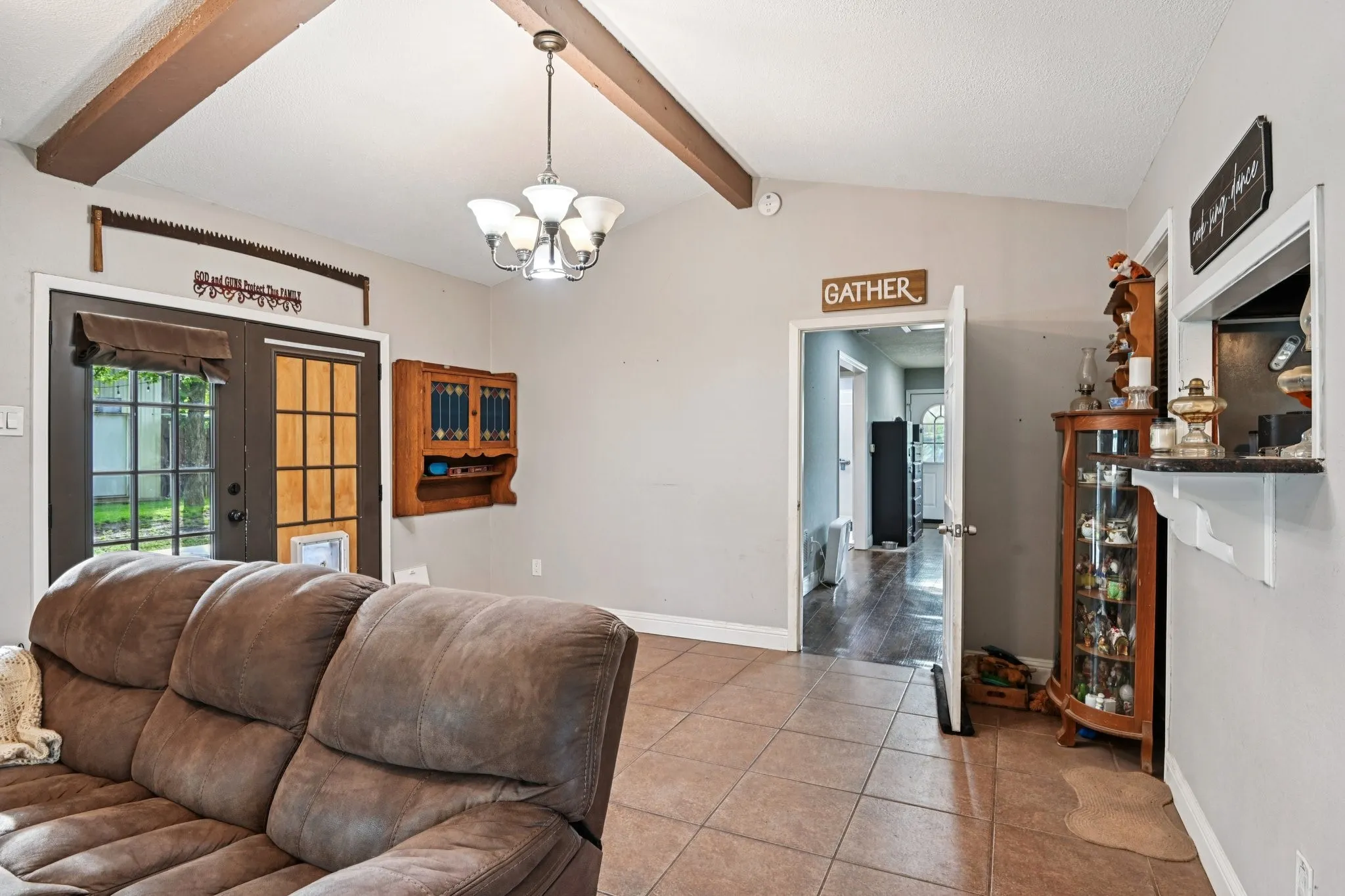 Single Family Residence For Sale in Ellis County , 305 Cockrell Hill Road, Ovilla, Texas 75154, 4 Bedroom, 3 Bathroom, 2 Garage spaces, 1,962 Sqft, built in 1973, mls#21306110, Real Estate Agent in Ovilla, Homes For Sale in Ellis county, Homes For Sale in Ovilla, Realtor in Ovilla Texas, Real Estate Brokerage Independent Realty Texas, Luminita Cordes Realtor