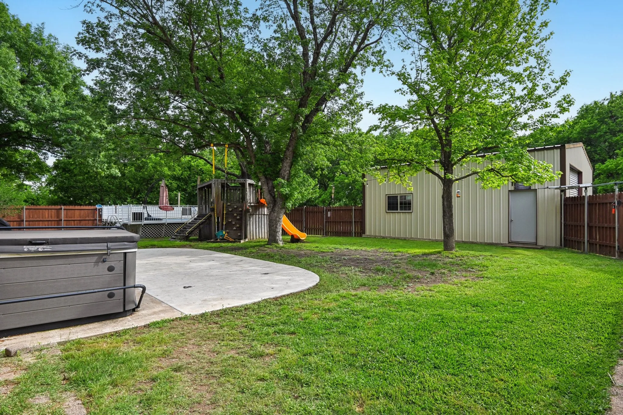 Single Family Residence For Sale in Ellis County , 305 Cockrell Hill Road, Ovilla, Texas 75154, 4 Bedroom, 3 Bathroom, 2 Garage spaces, 1,962 Sqft, built in 1973, mls#21306110, Real Estate Agent in Ovilla, Homes For Sale in Ellis county, Homes For Sale in Ovilla, Realtor in Ovilla Texas, Real Estate Brokerage Independent Realty Texas, Luminita Cordes Realtor