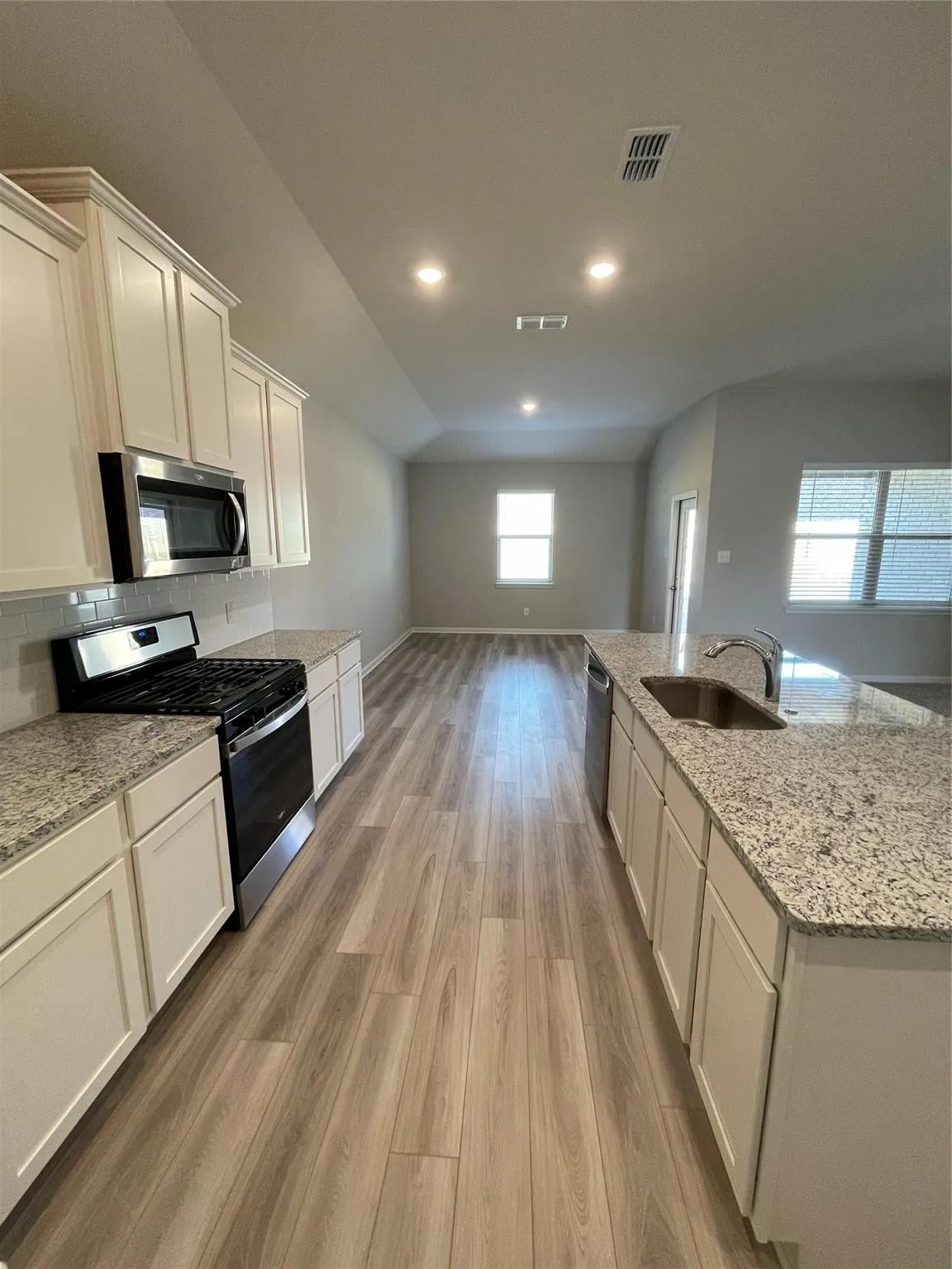 Single Family Residence For Sale in Collin County , 2100 Yarbrough Drive, Anna, Texas 75409, 4 Bedrooms, 2 Bathrooms, 2 Garage spaces, 2,025 Sqft, built in 2022, Price $370,000, mls#21306226, Real Estate Agent in Anna, Homes For Sale in Collin county, Homes For Sale in Anna, Realtor in Anna Texas, Real Estate Brokerage Independent Realty Texas, Luminita Cordes Realtor
