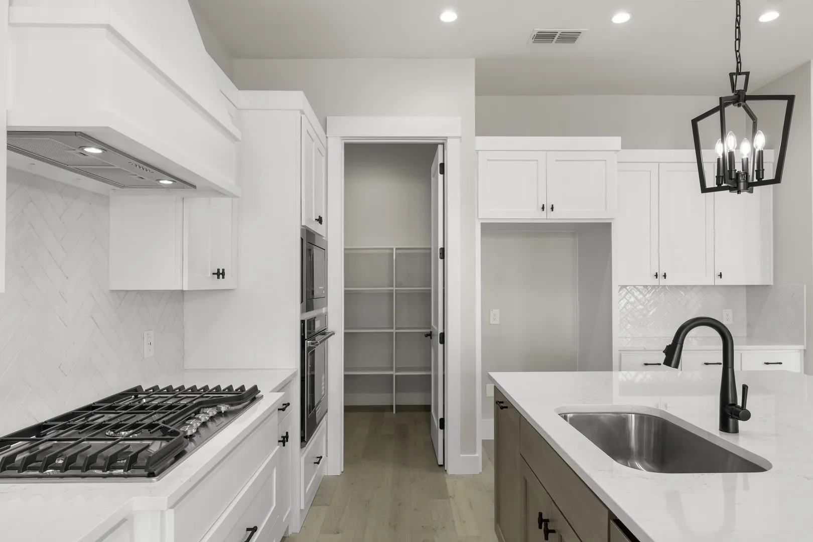 13. 1902 Pebble - Kitchen (3)