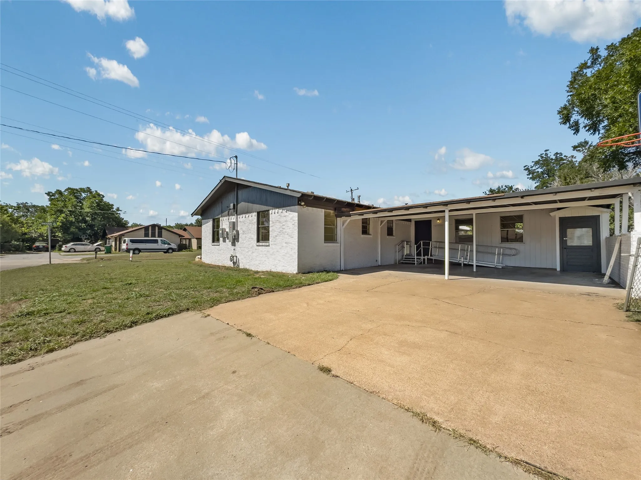 Single Family Residence For Sale in Wilbarger County , 3500 Indian Street 1, Vernon, Texas 76384, 3 Bedrooms, 2 Bathrooms, Garage spaces, 1,804 Sqft, built in 1962, Price $189,999, mls#21306233, Real Estate Agent in Vernon, Homes For Sale in Wilbarger county, Homes For Sale in Vernon, Realtor in Vernon Texas, Real Estate Brokerage Independent Realty Texas, Luminita Cordes Realtor