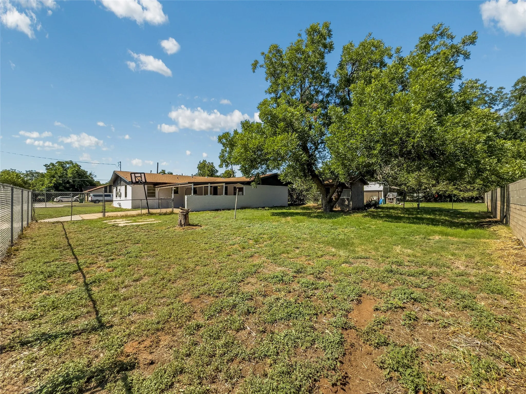 Single Family Residence For Sale in Wilbarger County , 3500 Indian Street 1, Vernon, Texas 76384, 3 Bedrooms, 2 Bathrooms, Garage spaces, 1,804 Sqft, built in 1962, Price $189,999, mls#21306233, Real Estate Agent in Vernon, Homes For Sale in Wilbarger county, Homes For Sale in Vernon, Realtor in Vernon Texas, Real Estate Brokerage Independent Realty Texas, Luminita Cordes Realtor