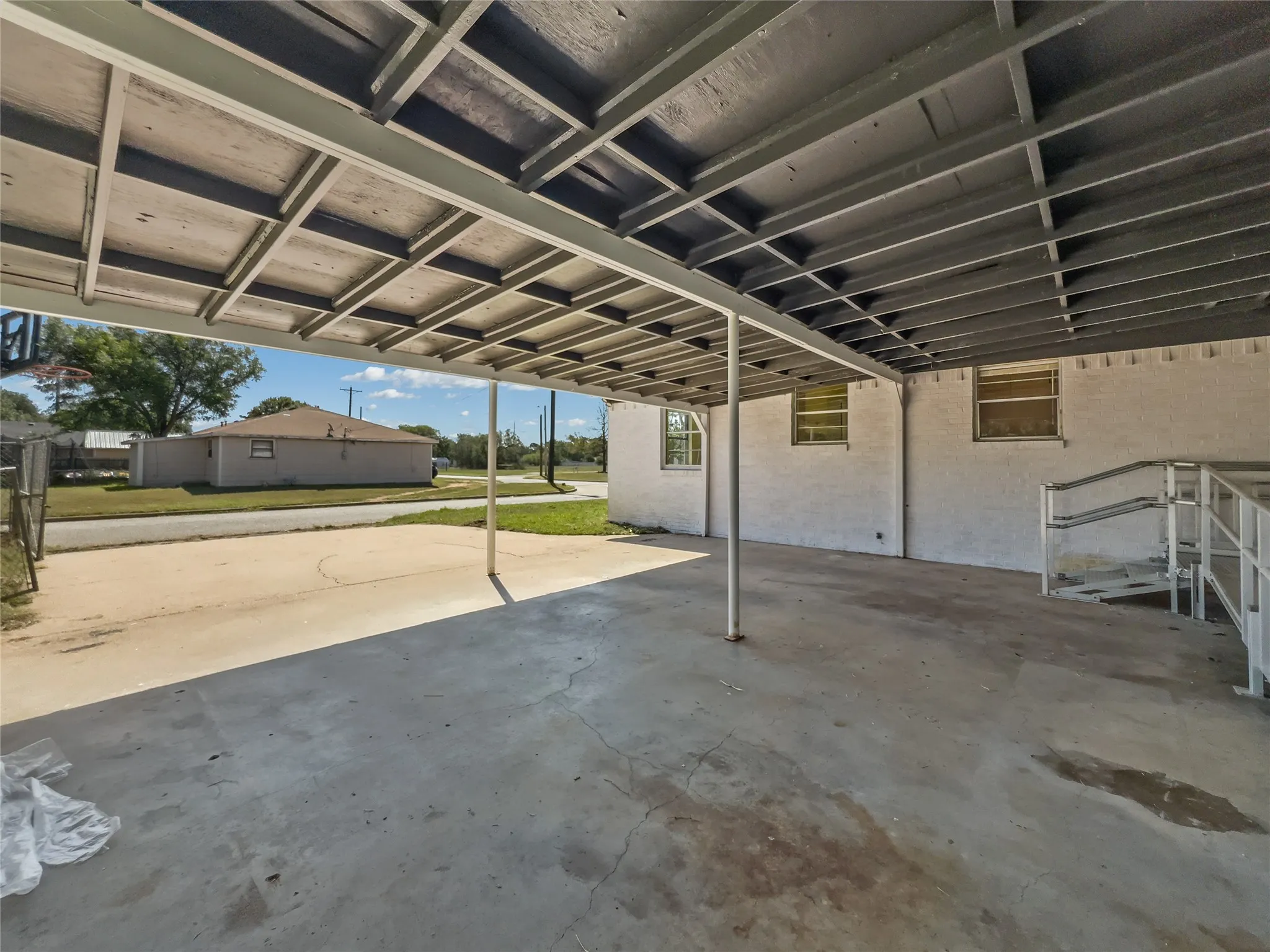 Single Family Residence For Sale in Wilbarger County , 3500 Indian Street 1, Vernon, Texas 76384, 3 Bedrooms, 2 Bathrooms, Garage spaces, 1,804 Sqft, built in 1962, Price $189,999, mls#21306233, Real Estate Agent in Vernon, Homes For Sale in Wilbarger county, Homes For Sale in Vernon, Realtor in Vernon Texas, Real Estate Brokerage Independent Realty Texas, Luminita Cordes Realtor