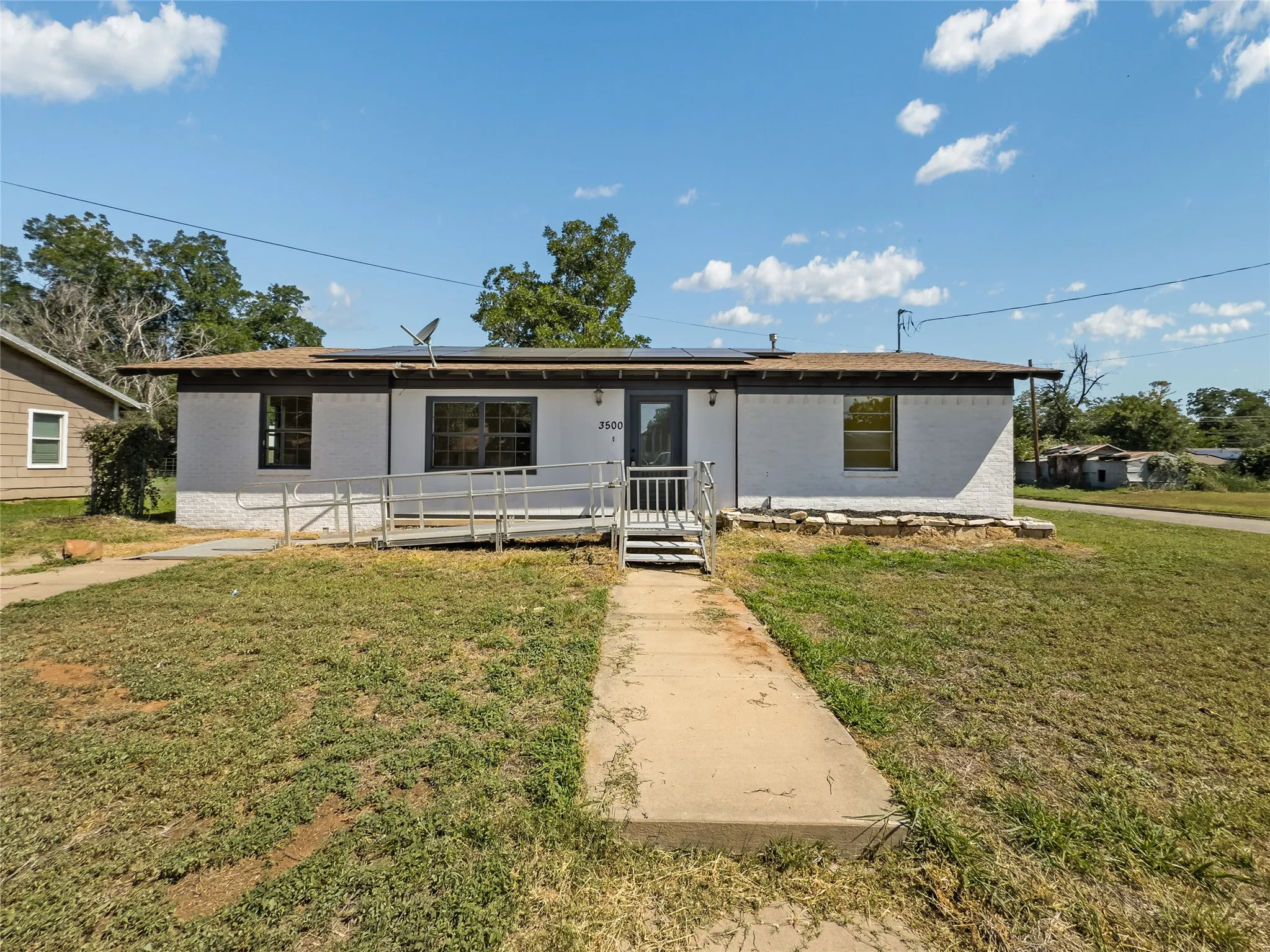 Single Family Residence For Sale in Wilbarger County , 3500 Indian Street 1, Vernon, Texas 76384, 3 Bedrooms, 2 Bathrooms, Garage spaces, 1,804 Sqft, built in 1962, Price $189,999, mls#21306233, Real Estate Agent in Vernon, Homes For Sale in Wilbarger county, Homes For Sale in Vernon, Realtor in Vernon Texas, Real Estate Brokerage Independent Realty Texas, Luminita Cordes Realtor