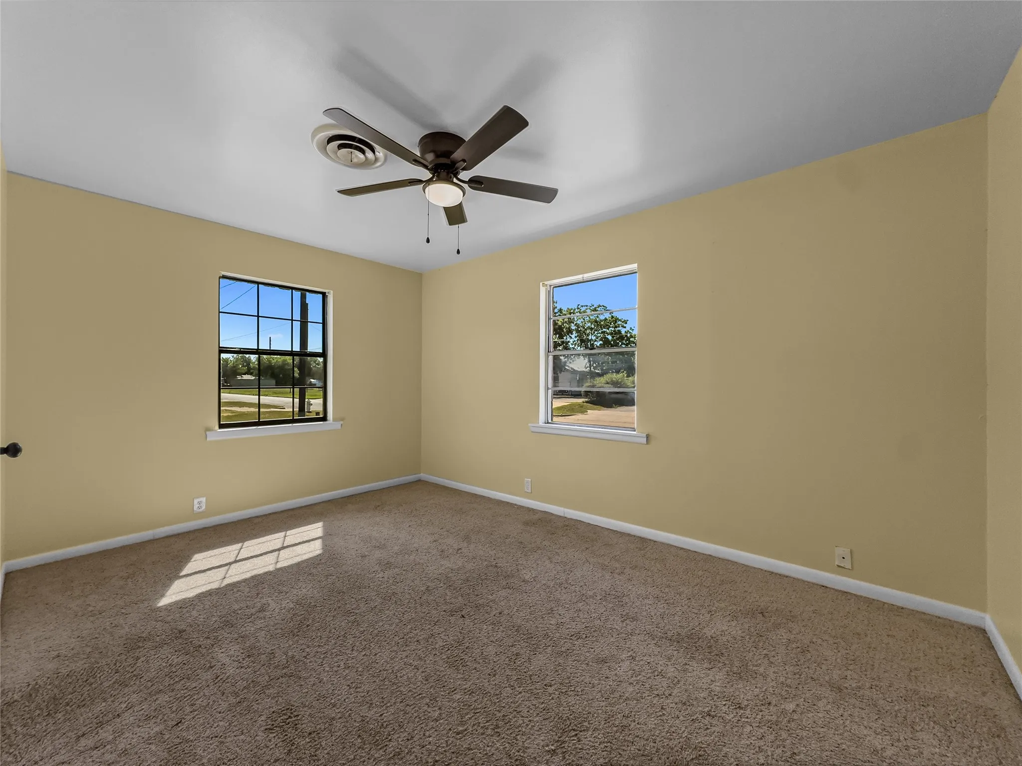 Single Family Residence For Sale in Wilbarger County , 3500 Indian Street 1, Vernon, Texas 76384, 3 Bedrooms, 2 Bathrooms, Garage spaces, 1,804 Sqft, built in 1962, Price $189,999, mls#21306233, Real Estate Agent in Vernon, Homes For Sale in Wilbarger county, Homes For Sale in Vernon, Realtor in Vernon Texas, Real Estate Brokerage Independent Realty Texas, Luminita Cordes Realtor