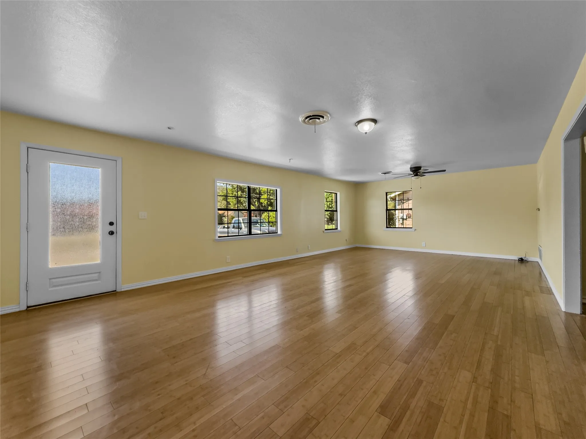 Single Family Residence For Sale in Wilbarger County , 3500 Indian Street 1, Vernon, Texas 76384, 3 Bedrooms, 2 Bathrooms, Garage spaces, 1,804 Sqft, built in 1962, Price $189,999, mls#21306233, Real Estate Agent in Vernon, Homes For Sale in Wilbarger county, Homes For Sale in Vernon, Realtor in Vernon Texas, Real Estate Brokerage Independent Realty Texas, Luminita Cordes Realtor