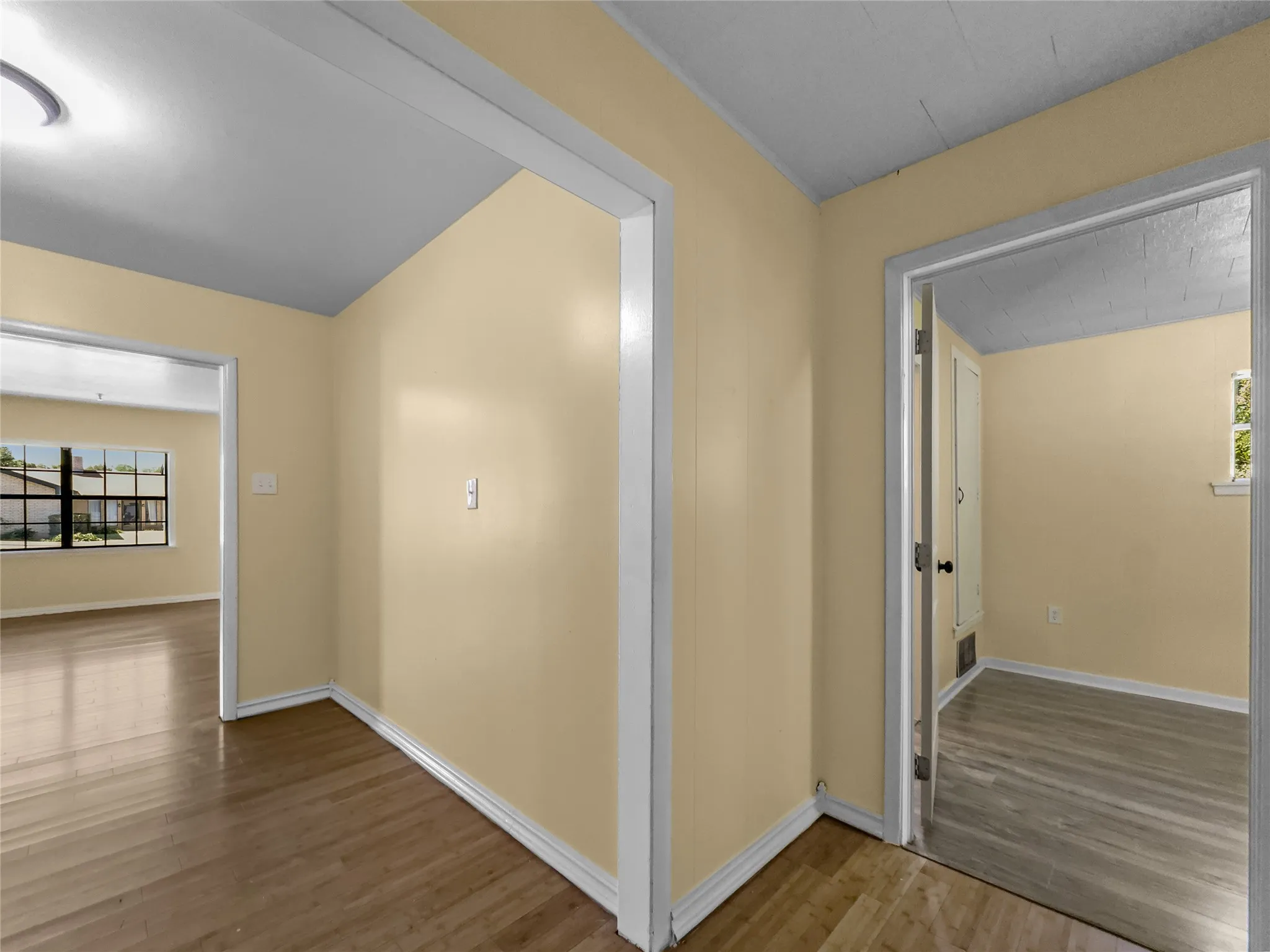 Single Family Residence For Sale in Wilbarger County , 3500 Indian Street 1, Vernon, Texas 76384, 3 Bedrooms, 2 Bathrooms, Garage spaces, 1,804 Sqft, built in 1962, Price $189,999, mls#21306233, Real Estate Agent in Vernon, Homes For Sale in Wilbarger county, Homes For Sale in Vernon, Realtor in Vernon Texas, Real Estate Brokerage Independent Realty Texas, Luminita Cordes Realtor