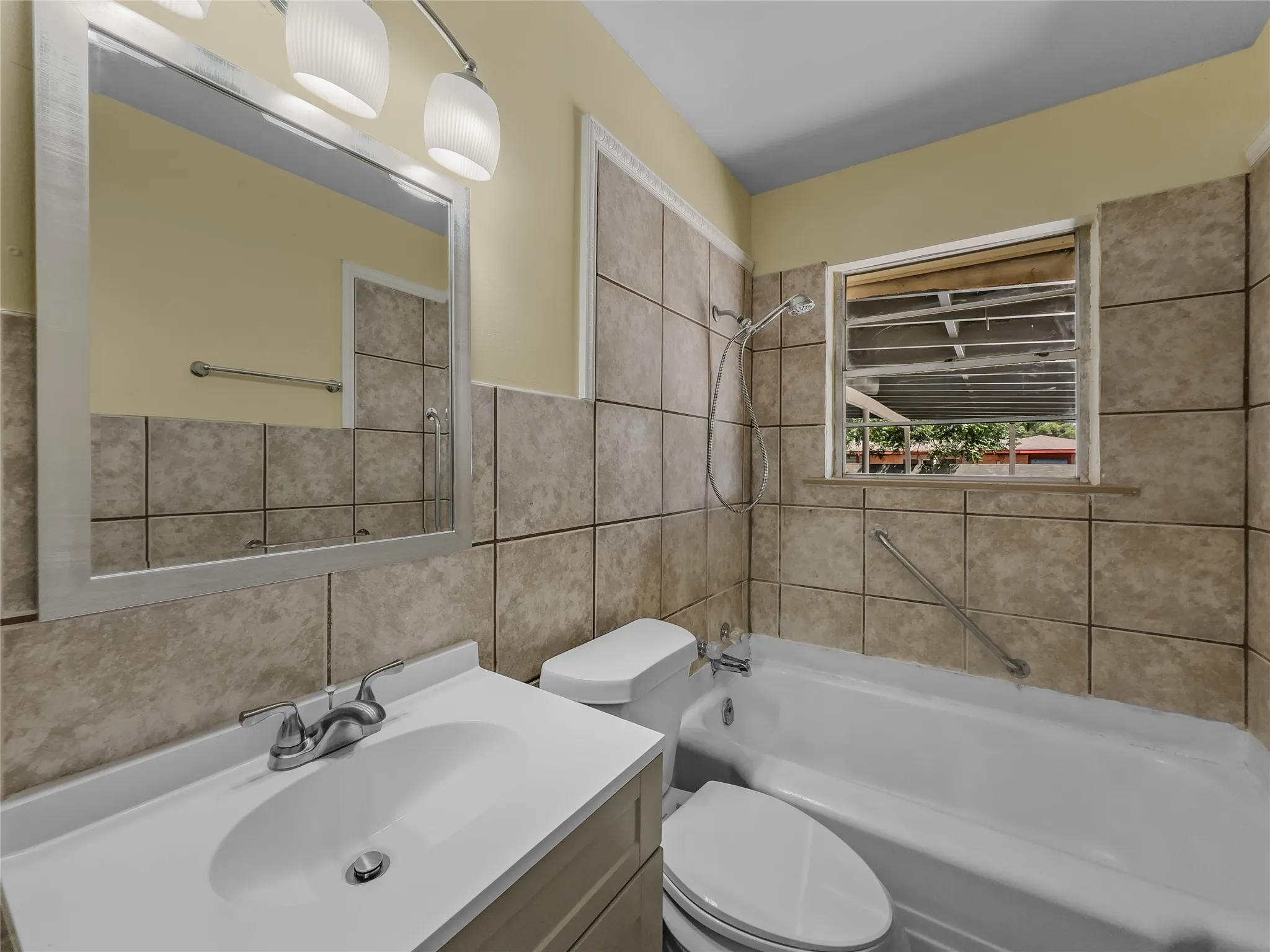 Single Family Residence For Sale in Wilbarger County , 3500 Indian Street 1, Vernon, Texas 76384, 3 Bedrooms, 2 Bathrooms, Garage spaces, 1,804 Sqft, built in 1962, Price $189,999, mls#21306233, Real Estate Agent in Vernon, Homes For Sale in Wilbarger county, Homes For Sale in Vernon, Realtor in Vernon Texas, Real Estate Brokerage Independent Realty Texas, Luminita Cordes Realtor