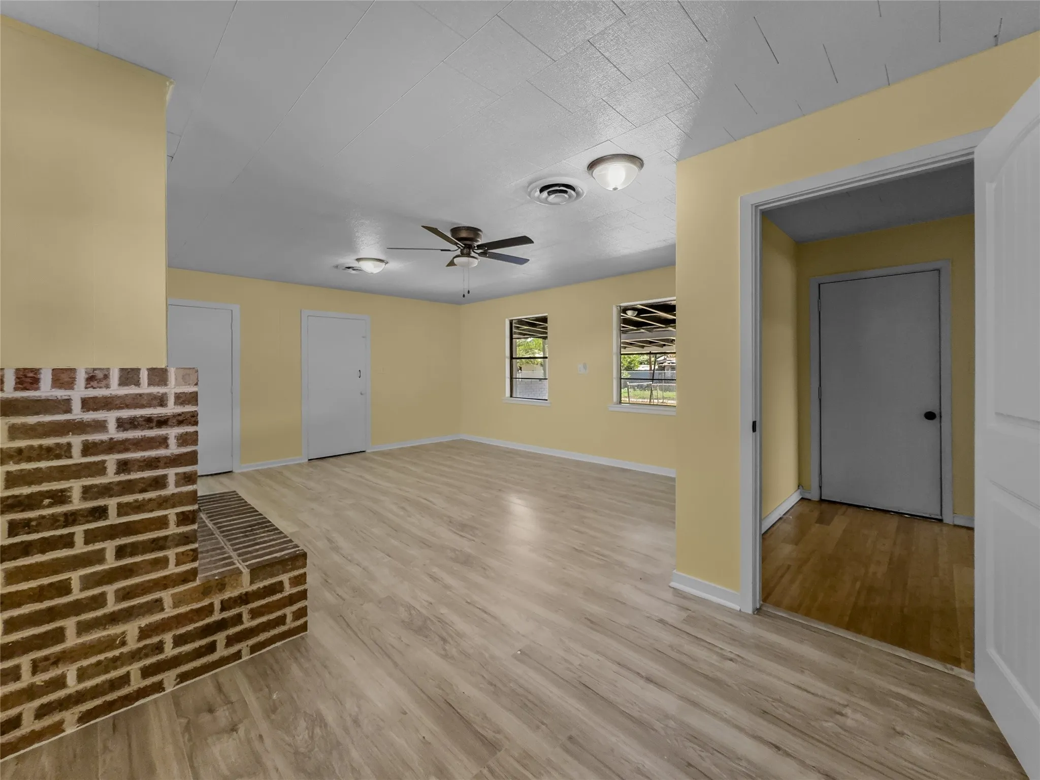 Single Family Residence For Sale in Wilbarger County , 3500 Indian Street 1, Vernon, Texas 76384, 3 Bedrooms, 2 Bathrooms, Garage spaces, 1,804 Sqft, built in 1962, Price $189,999, mls#21306233, Real Estate Agent in Vernon, Homes For Sale in Wilbarger county, Homes For Sale in Vernon, Realtor in Vernon Texas, Real Estate Brokerage Independent Realty Texas, Luminita Cordes Realtor
