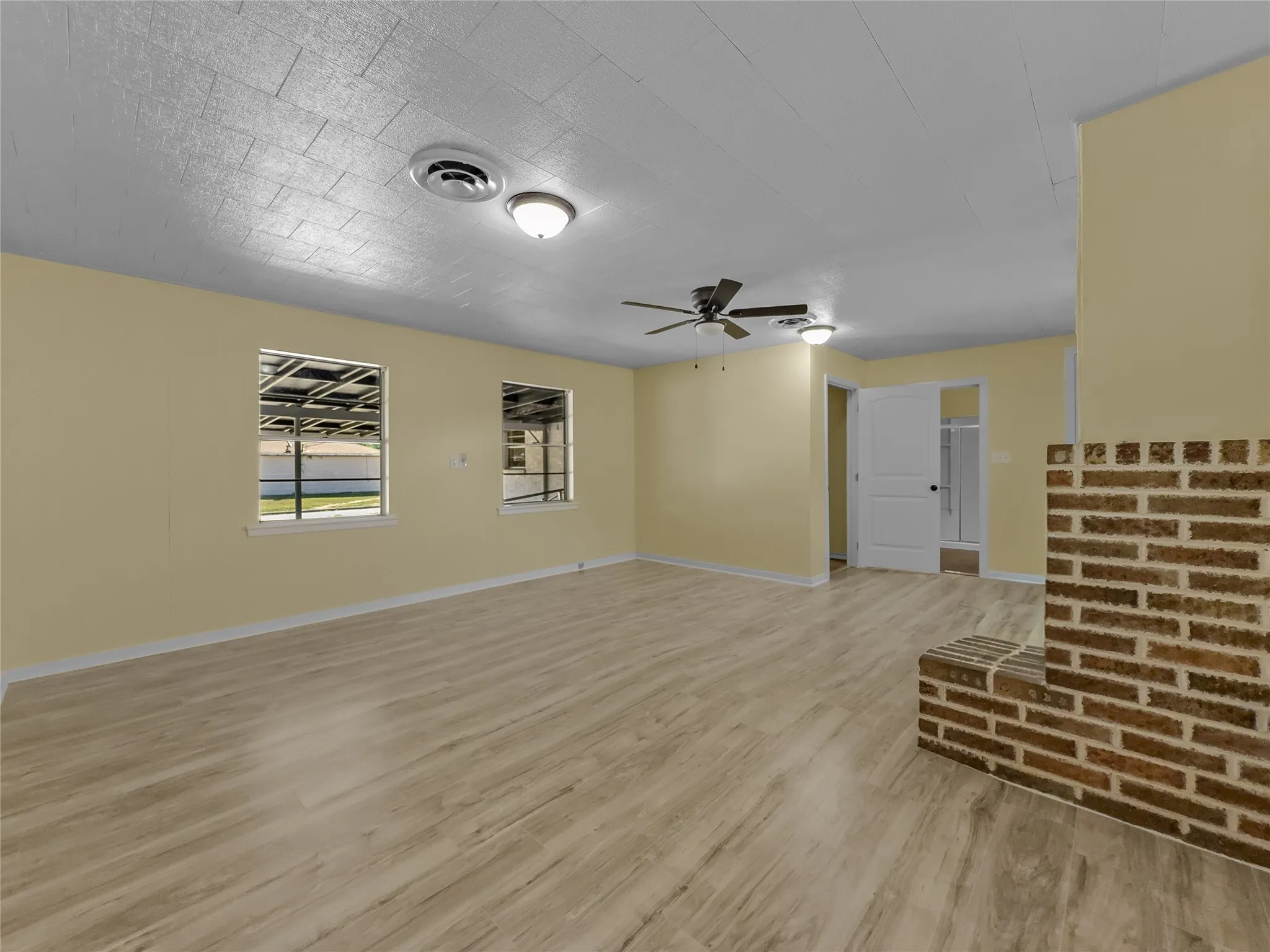 Single Family Residence For Sale in Wilbarger County , 3500 Indian Street 1, Vernon, Texas 76384, 3 Bedrooms, 2 Bathrooms, Garage spaces, 1,804 Sqft, built in 1962, Price $189,999, mls#21306233, Real Estate Agent in Vernon, Homes For Sale in Wilbarger county, Homes For Sale in Vernon, Realtor in Vernon Texas, Real Estate Brokerage Independent Realty Texas, Luminita Cordes Realtor