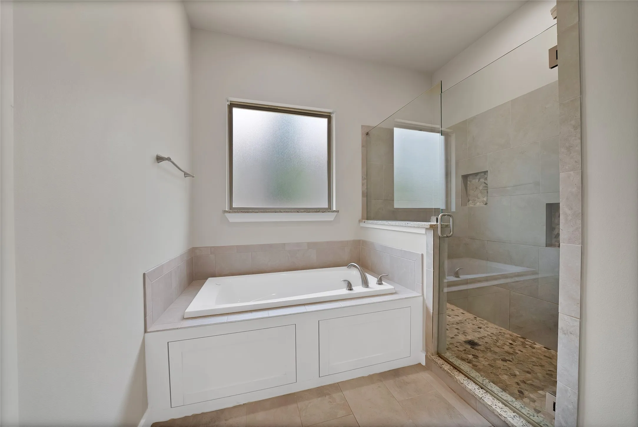 Single Family Residence For Sale in Tarrant County , 6828 Chase Street, North Richland Hills, Texas 76182, 4 Bedroom, 4 Bathroom, 2 Garage spaces, 3,229 Sqft, built in 2020, mls#21305664, Real Estate Agent in North Richland Hills, Homes For Sale in Tarrant county, Homes For Sale in North Richland Hills, Realtor in North Richland Hills Texas, Real Estate Brokerage Independent Realty Texas, Luminita Cordes Realtor