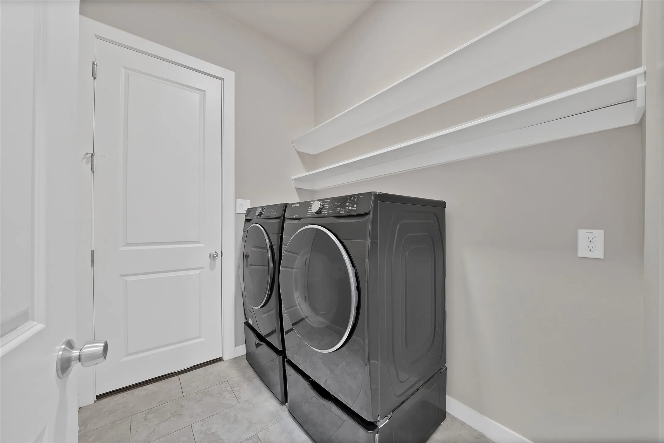 Single Family Residence For Sale in Tarrant County , 6828 Chase Street, North Richland Hills, Texas 76182, 4 Bedroom, 4 Bathroom, 2 Garage spaces, 3,229 Sqft, built in 2020, mls#21305664, Real Estate Agent in North Richland Hills, Homes For Sale in Tarrant county, Homes For Sale in North Richland Hills, Realtor in North Richland Hills Texas, Real Estate Brokerage Independent Realty Texas, Luminita Cordes Realtor