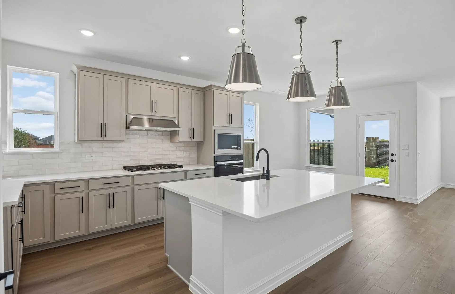 Beautiful pendent lighting in kitchen