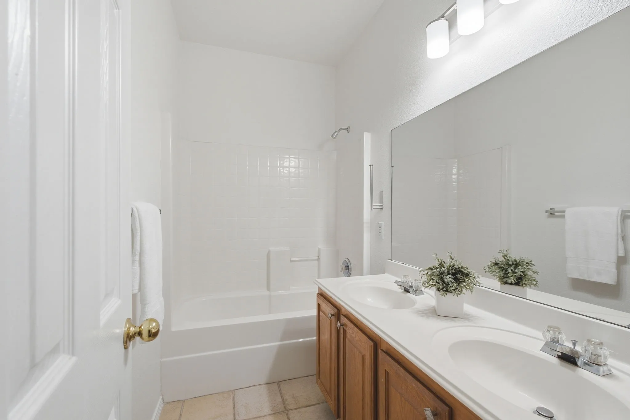 Single Family Residence For Sale in Collin County , 2416 Dalhart Trail, Mc Kinney, Texas 75072, 3 Bedroom, 2 Bathroom, 2 Garage spaces, 1,844 Sqft, built in 2002, mls#21302401, Real Estate Agent in Mc Kinney, Homes For Sale in Collin county, Homes For Sale in Mc Kinney, Realtor in Mc Kinney Texas, Real Estate Brokerage Independent Realty Texas, Luminita Cordes Realtor