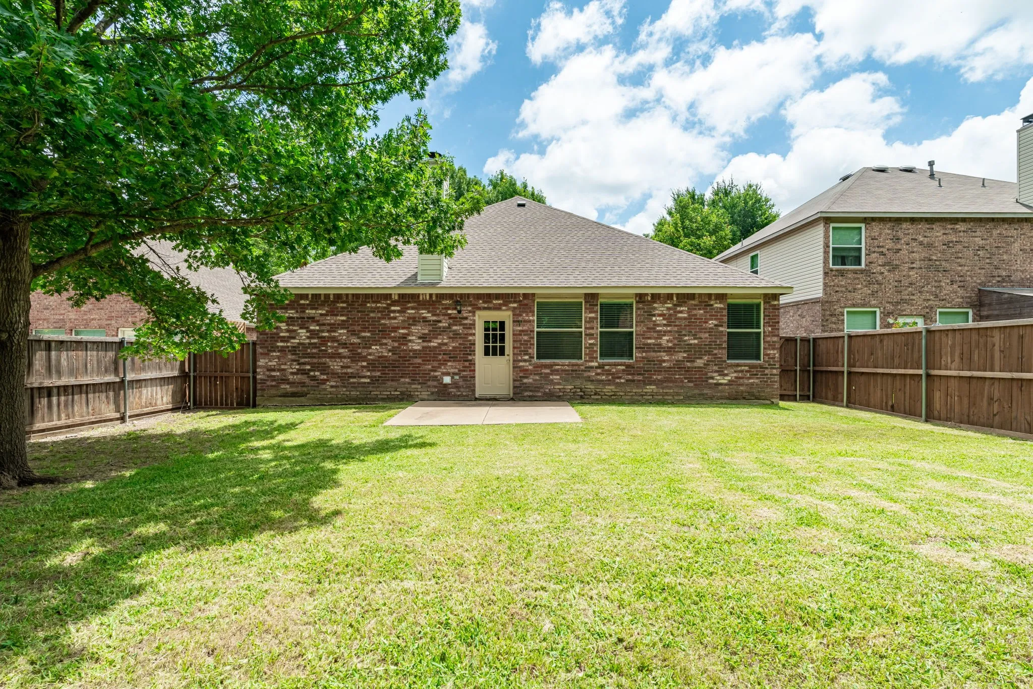 Single Family Residence For Sale in Collin County , 2416 Dalhart Trail, Mc Kinney, Texas 75072, 3 Bedroom, 2 Bathroom, 2 Garage spaces, 1,844 Sqft, built in 2002, mls#21302401, Real Estate Agent in Mc Kinney, Homes For Sale in Collin county, Homes For Sale in Mc Kinney, Realtor in Mc Kinney Texas, Real Estate Brokerage Independent Realty Texas, Luminita Cordes Realtor